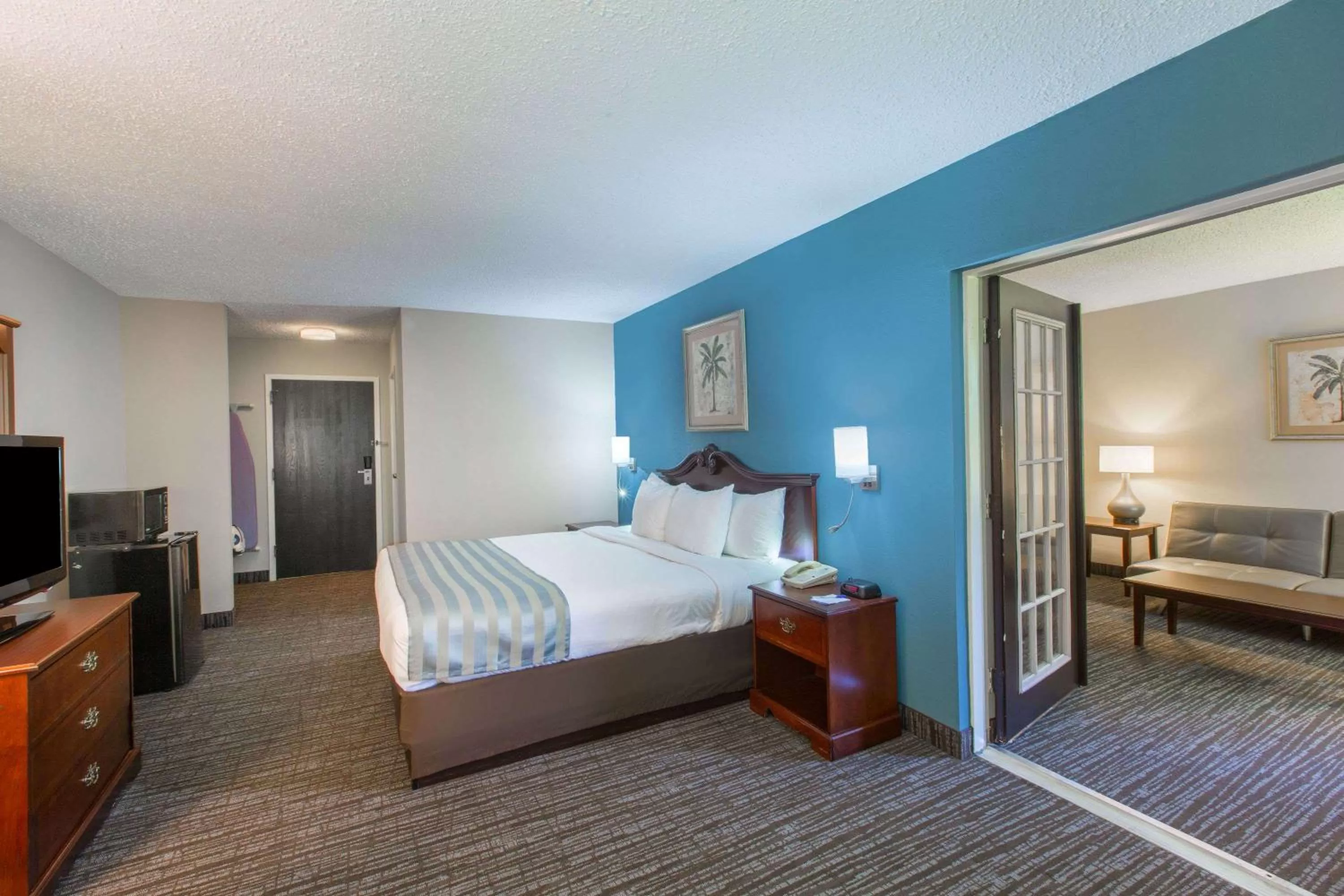 Two-Room King Suite - Non-Smoking in Baymont by Wyndham Bartonsville Poconos