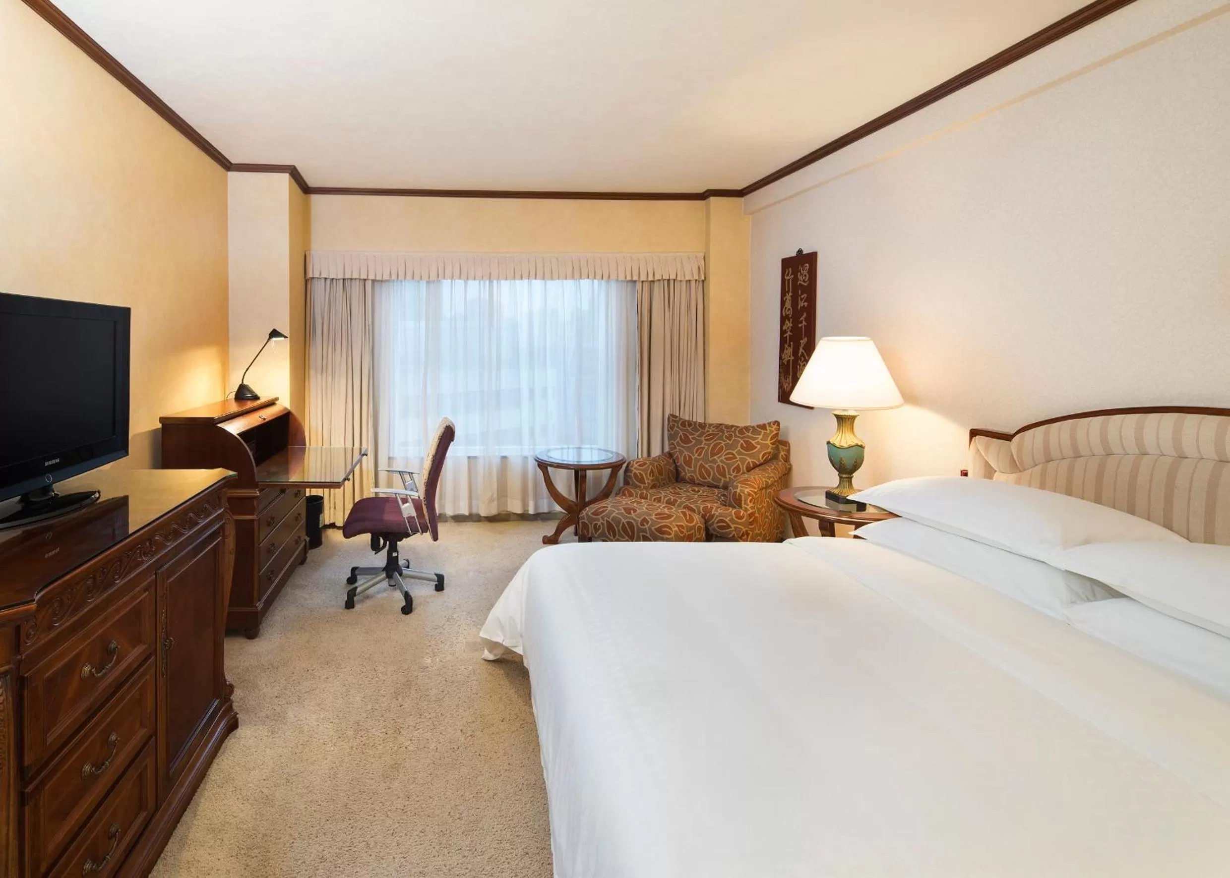 Deluxe Room (King Bed) in Hongqiao Jin Jiang Hotel (Formerly Sheraton Shanghai Hongqiao Hotel)