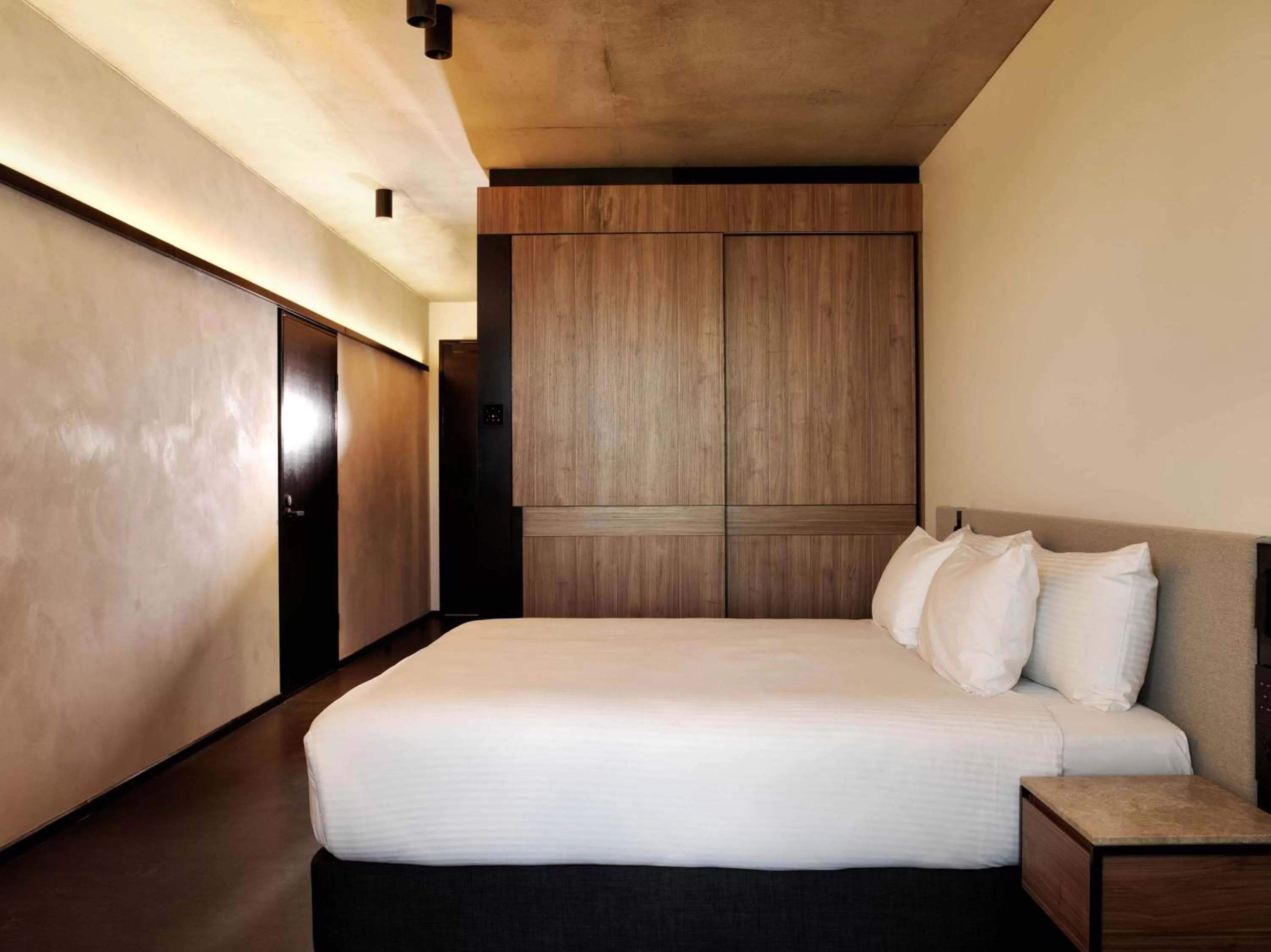 Deluxe Studio Room  in A by Adina Canberra