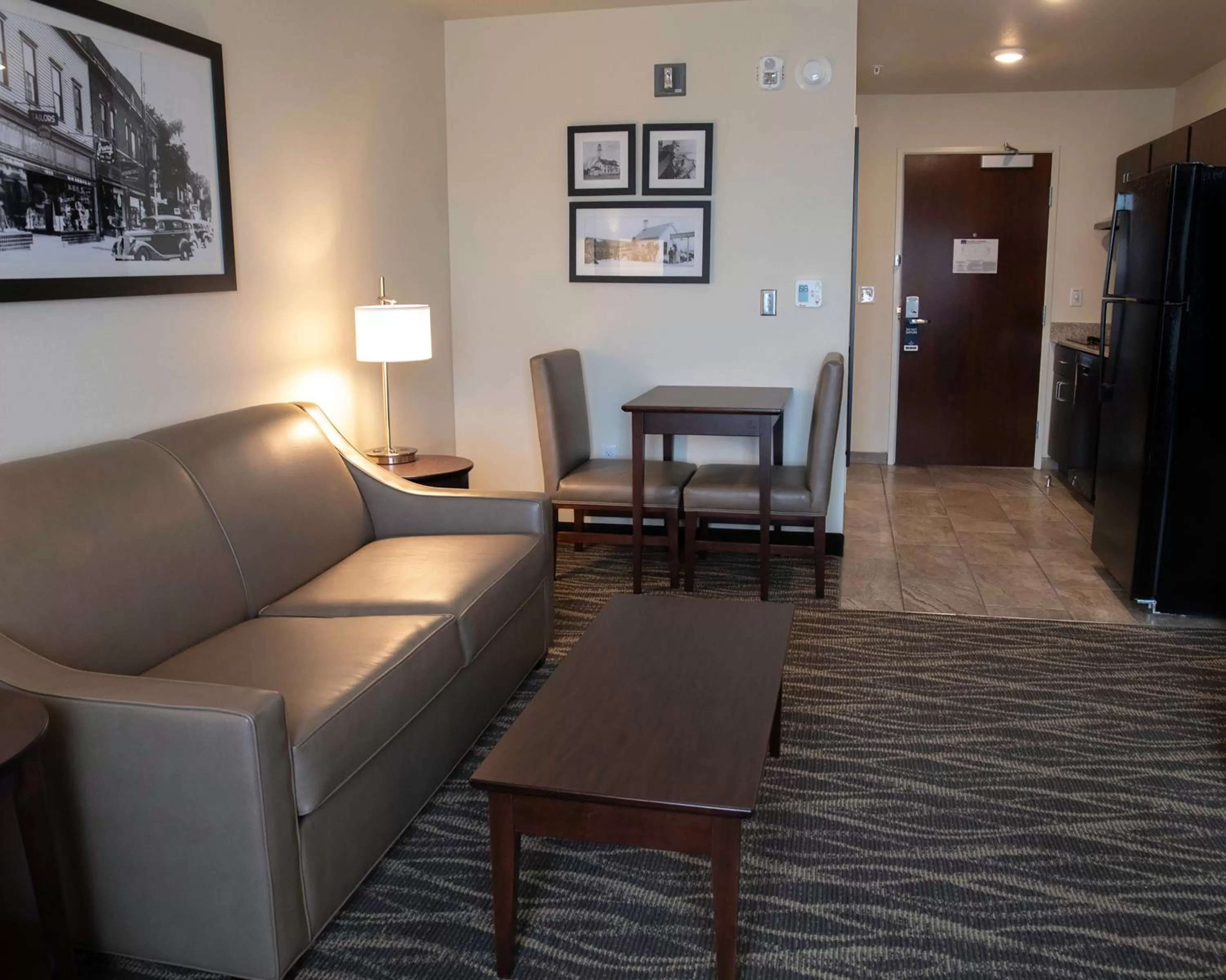 One-Bedroom Suite in Cobblestone Hotel & Suites - Two Rivers