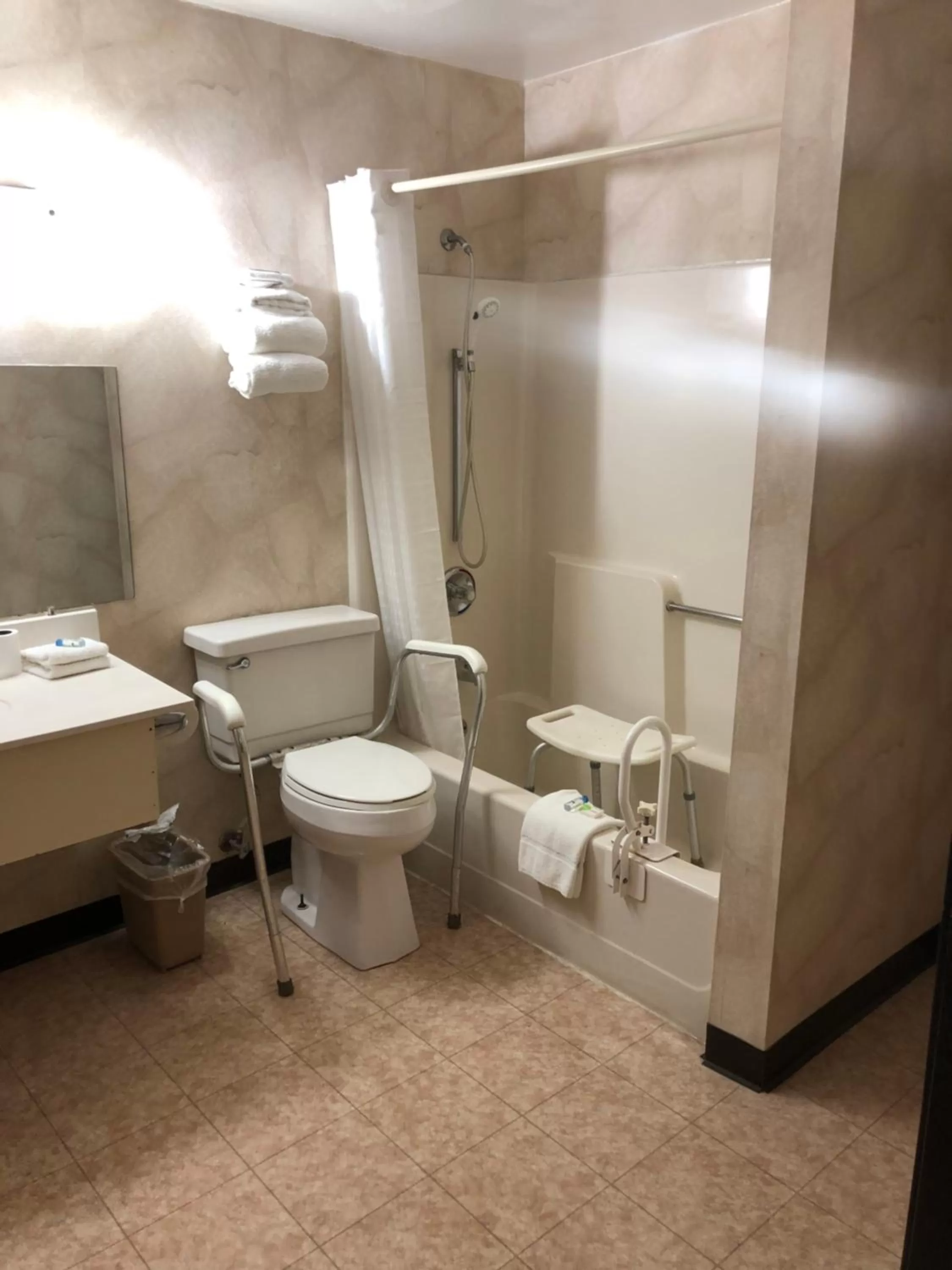 Queen Room - Disability Access - Non-Smoking in Value Inn Harrisburg-York