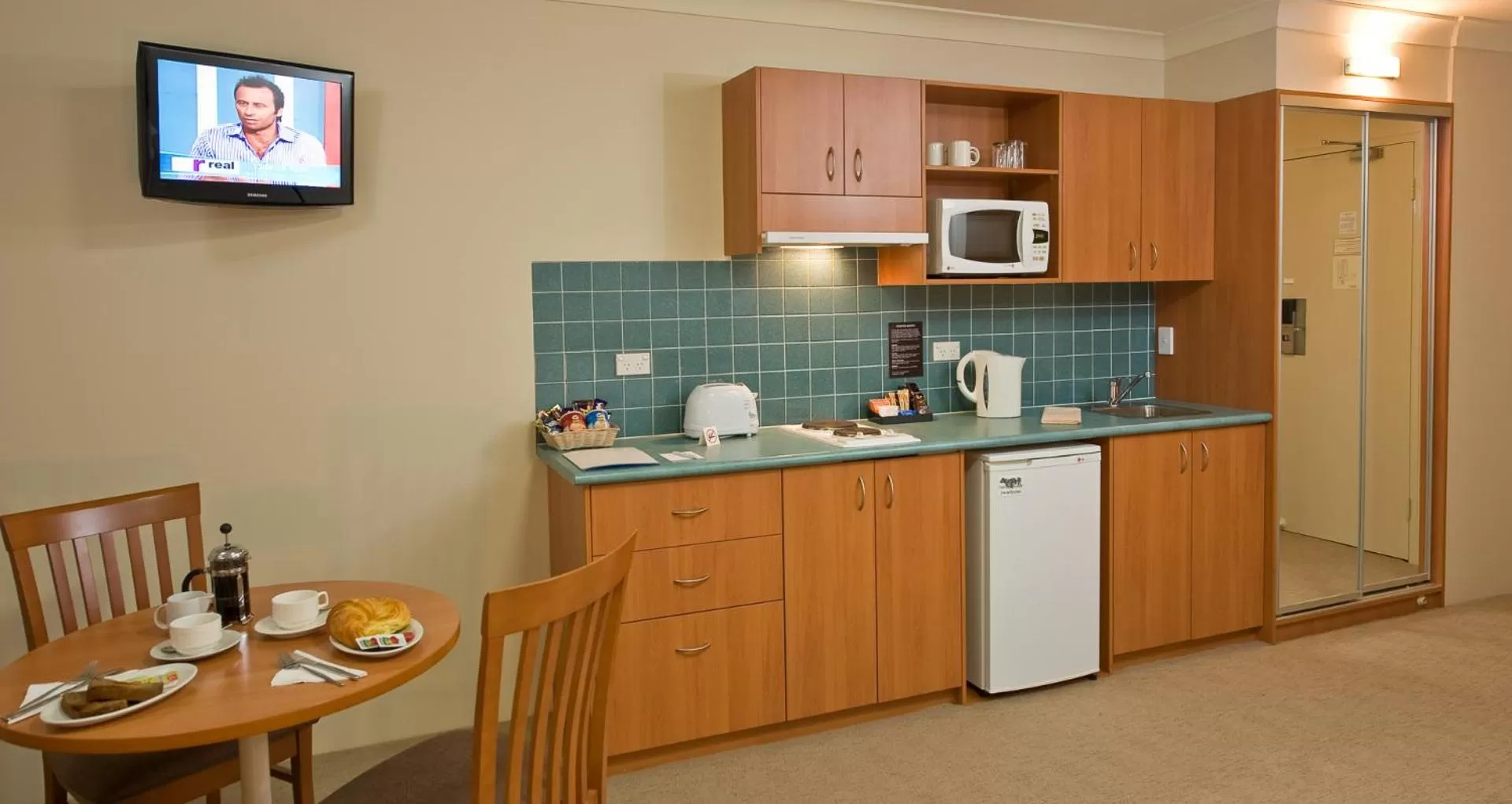 Deluxe Queen Studio  in 175 Hotel Westmead