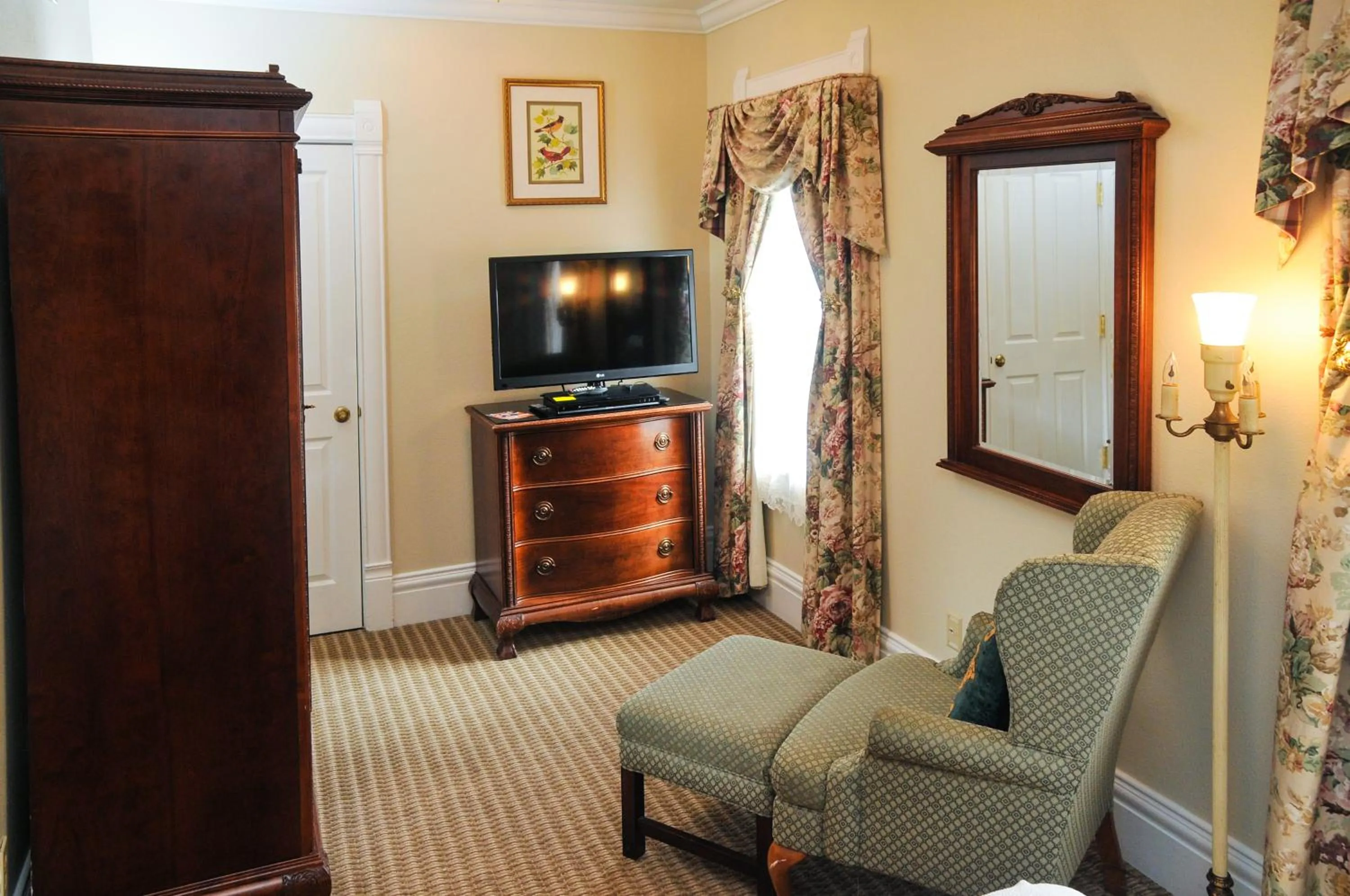 King Studio in Cliff House at Pikes Peak