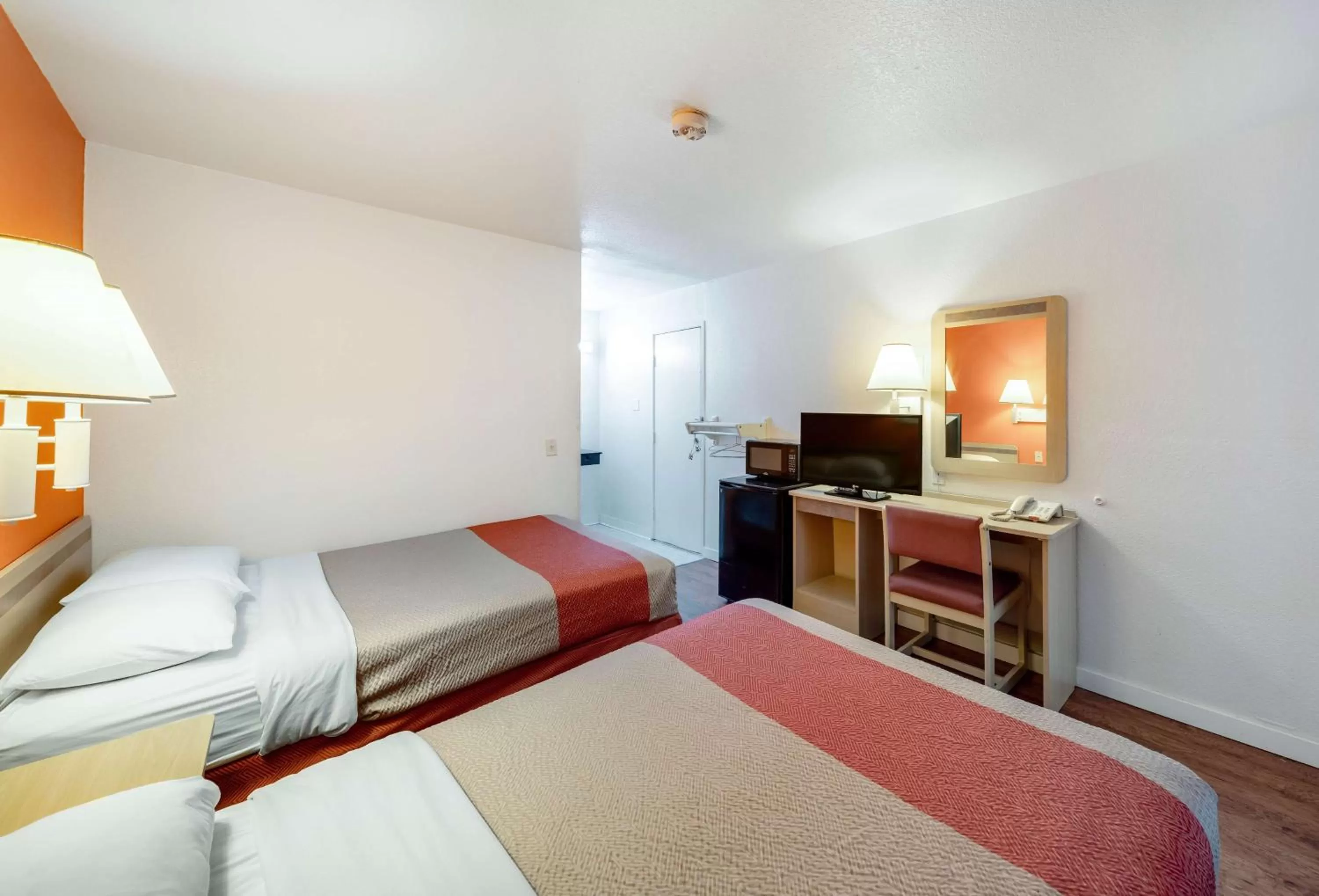 Quadruple Room - single occupancy - Disability Access - Roll in Shower in Motel 6-Greenville, TX