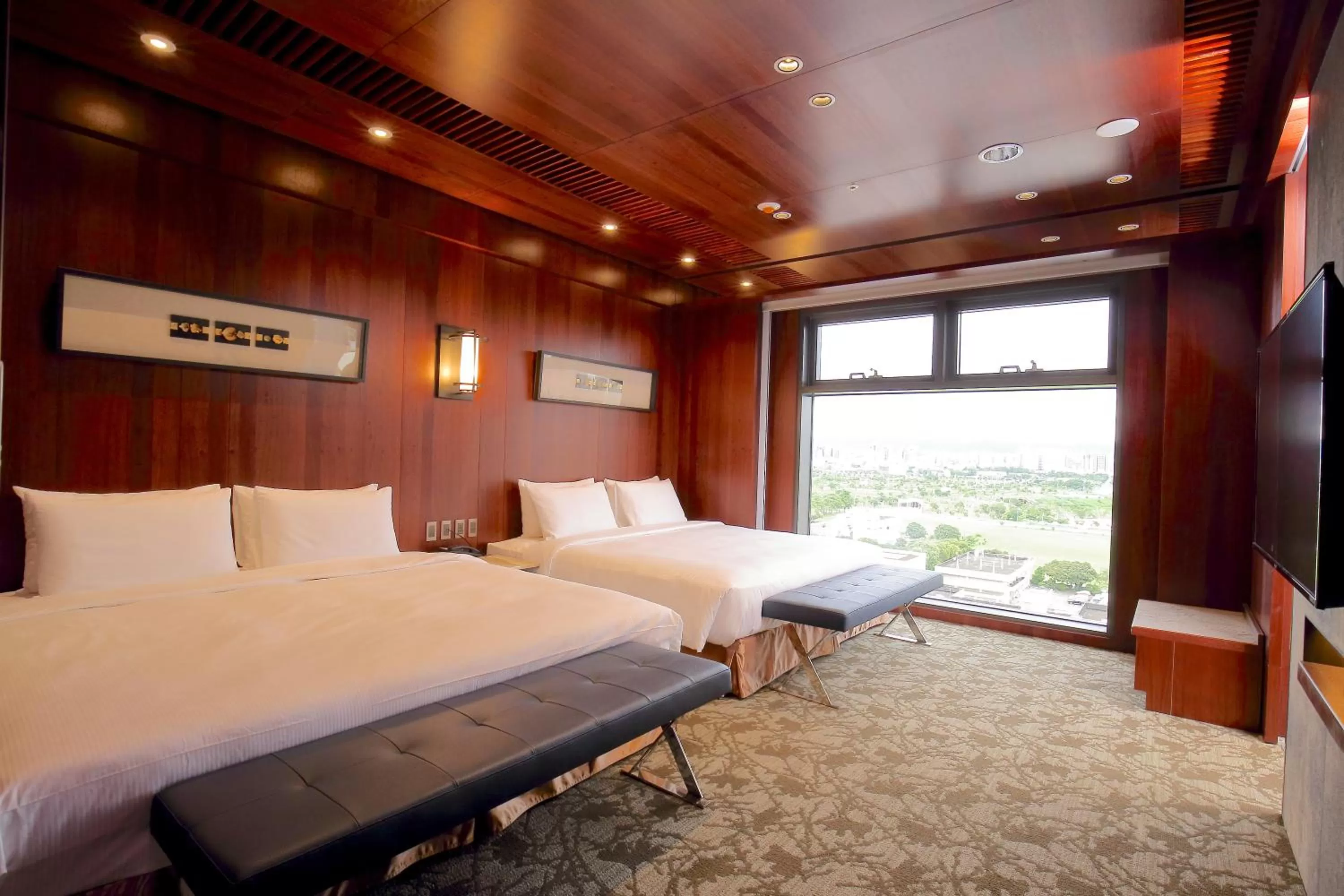 Eco Deluxe Family Suite in Kloud Hotel