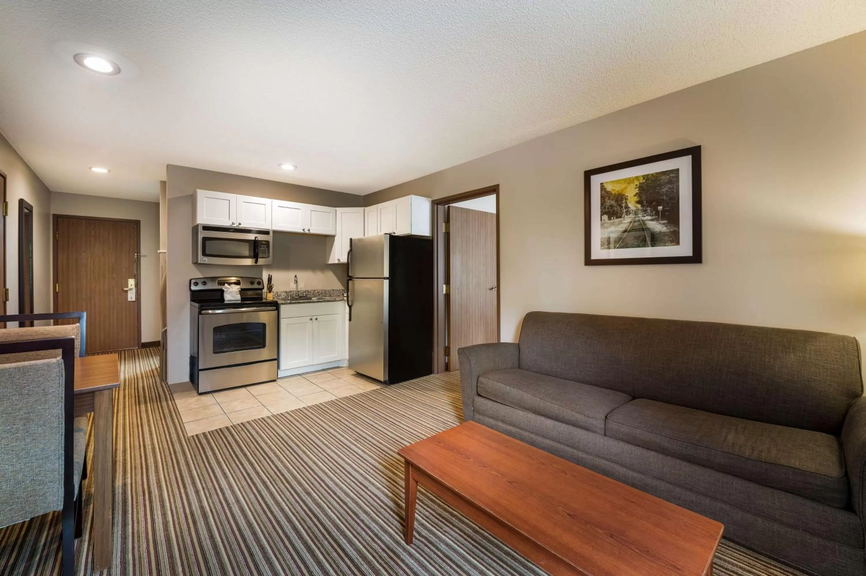 One-Bedroom King Apartment with Sofa Bed - Non-Smoking in Best Western Park Oasis Inn