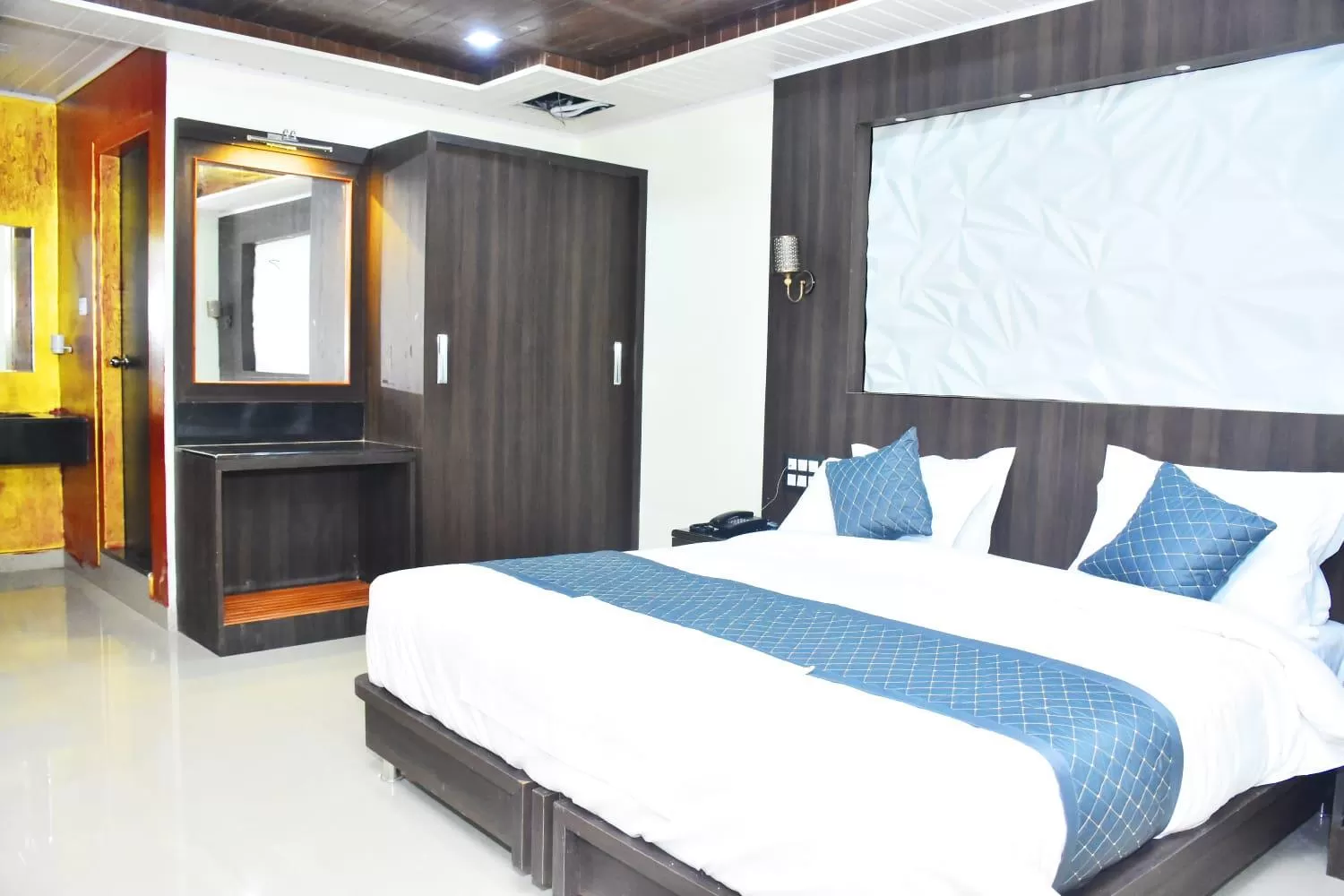 Deluxe King Room in Hotel La Gowri, Coorg