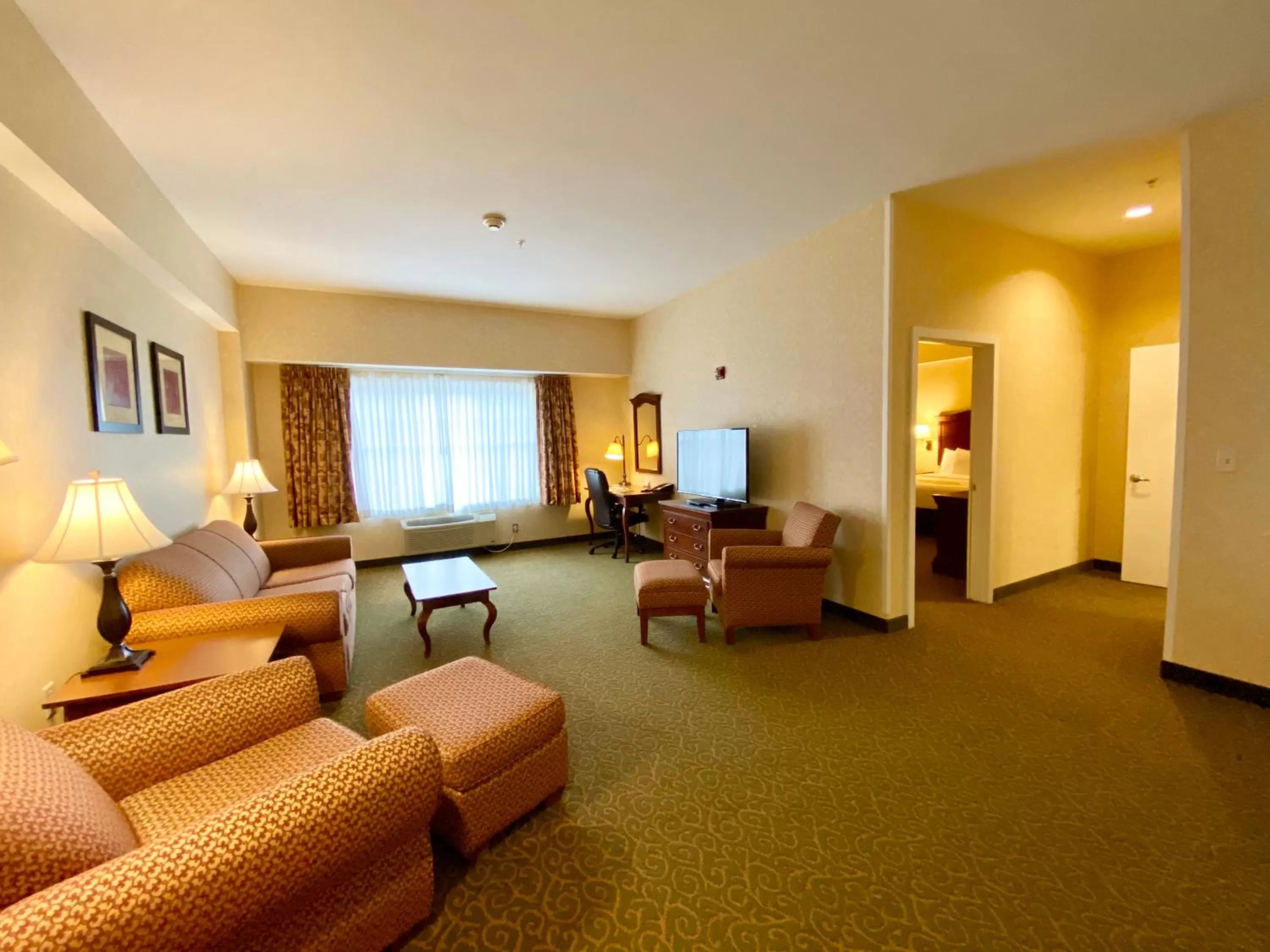 Executive King Suite - Non Smoking in Maine Evergreen Hotel, an Ascend Collection Hotel