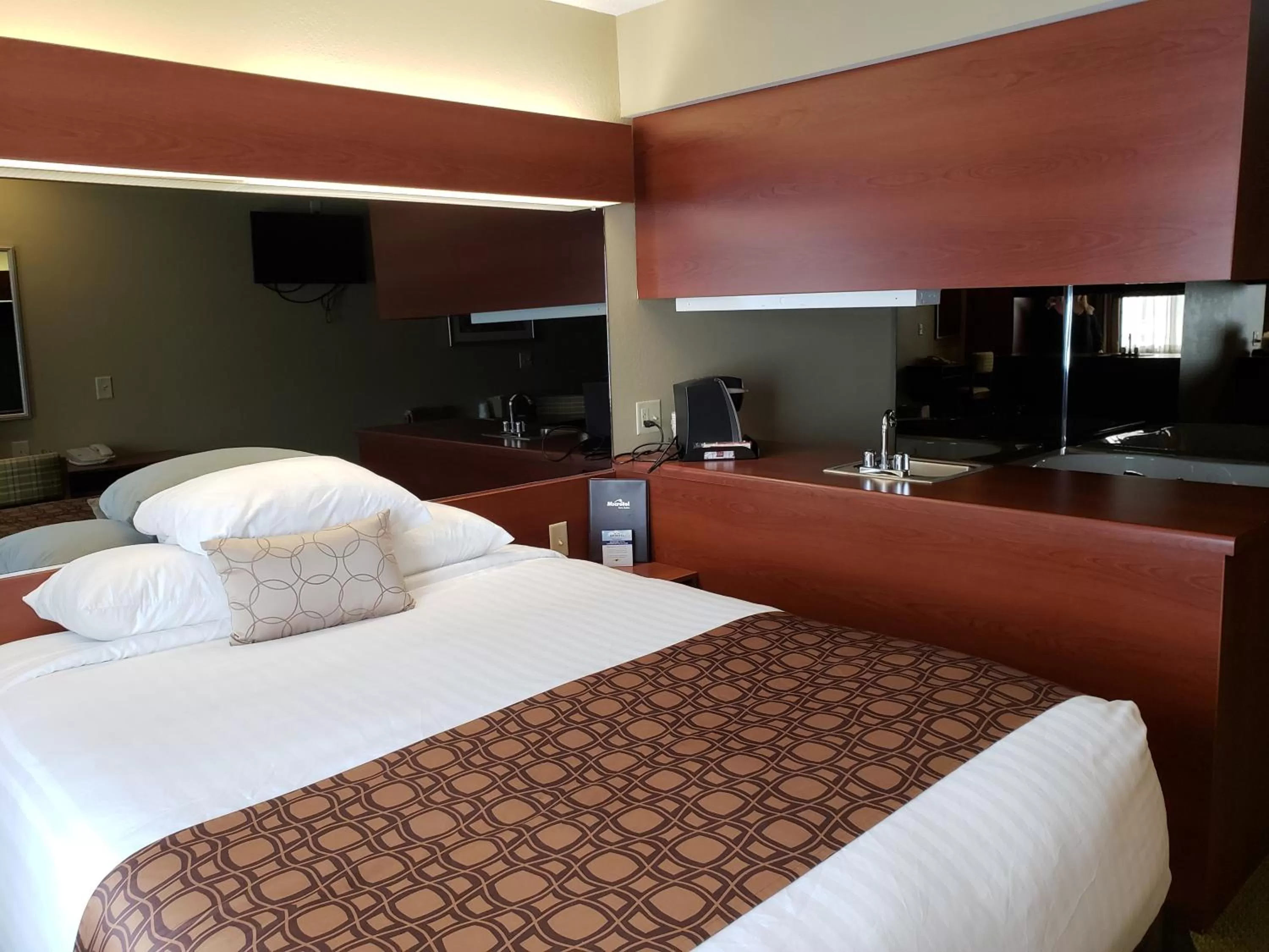 Deluxe Queen Suite - Non-Smoking in Microtel Inn & Suites Dover by Wyndham