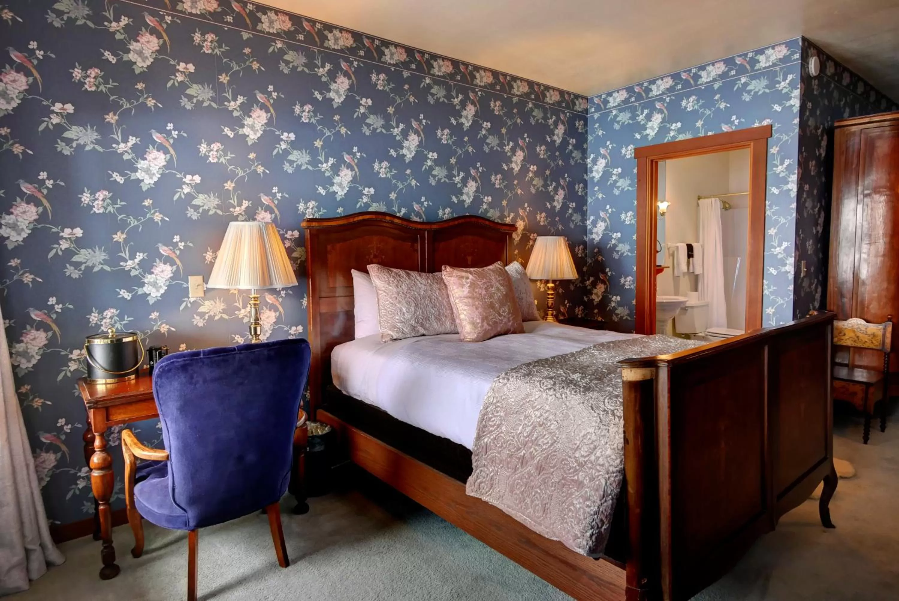 Queen Room in Casia Lodge and Ranch