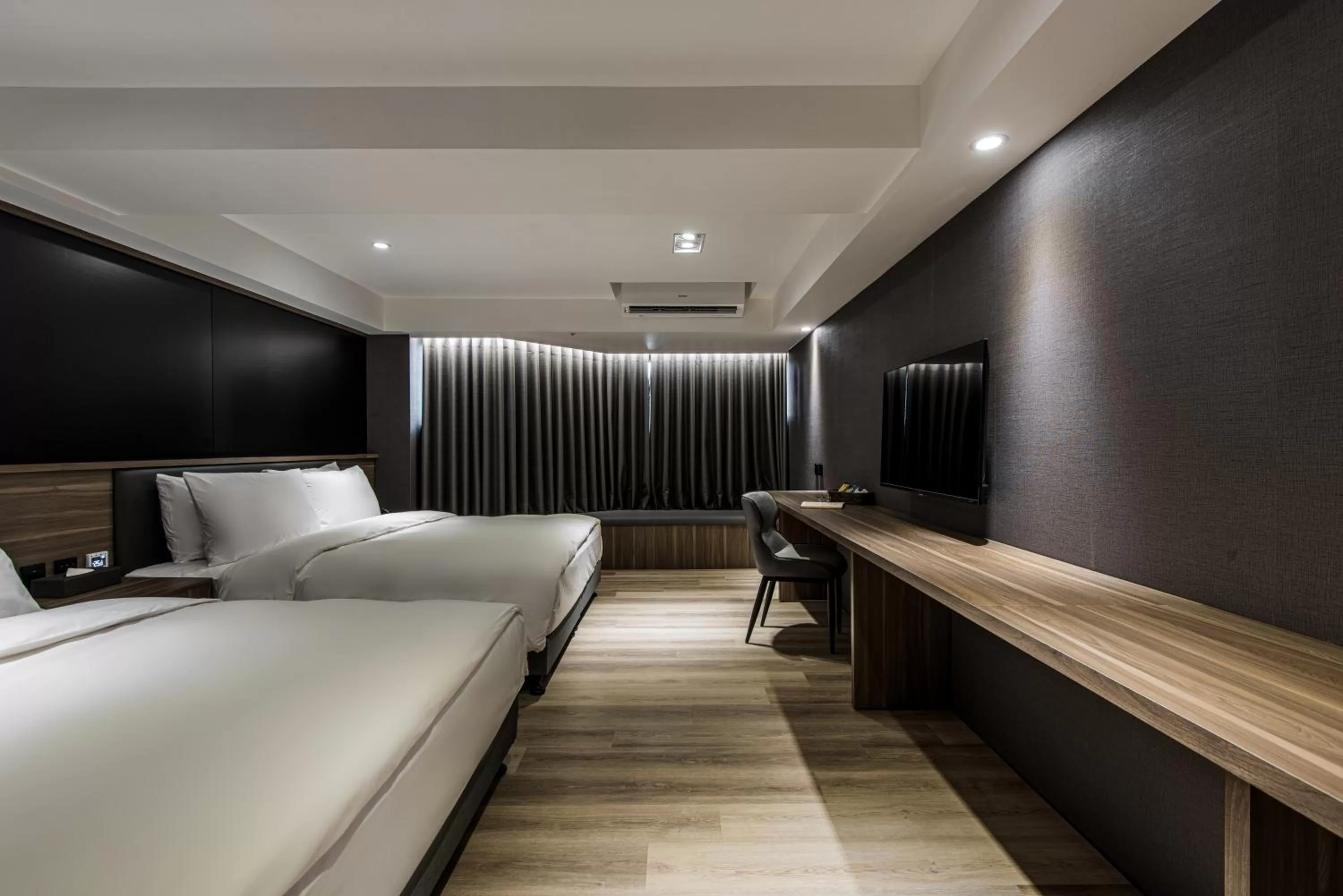 Deluxe Quadruple Room in Autumn Willow Hotel