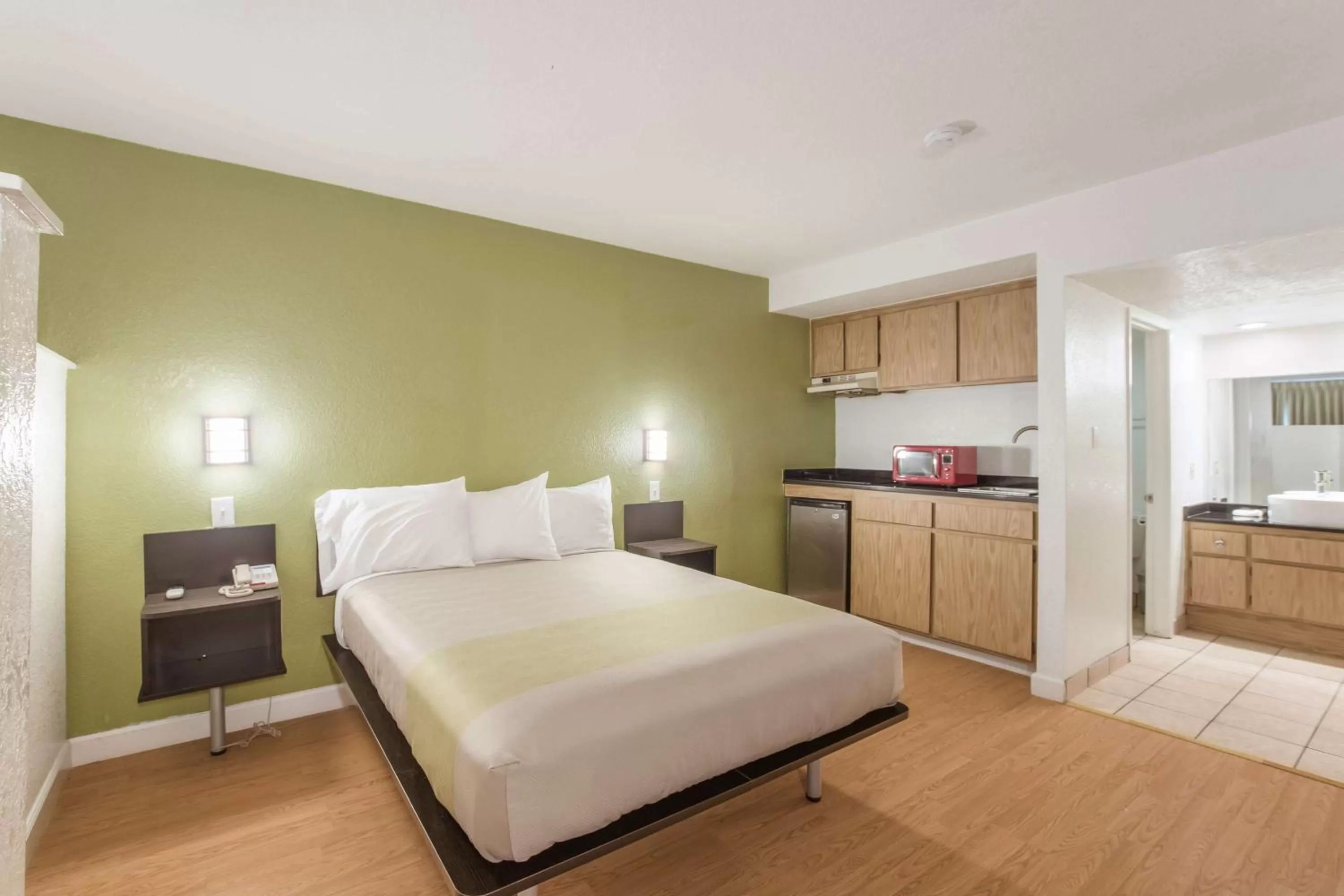 Deluxe Queen Room - single occupancy - Smoking in Motel 6 Hemet