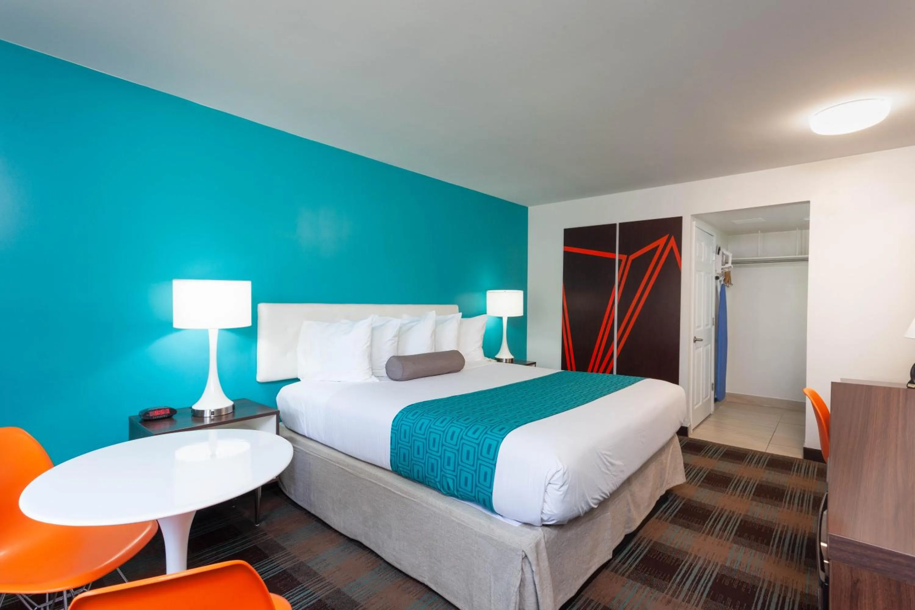 King Room in Howard Johnson by Wyndham San Diego Hotel Circle