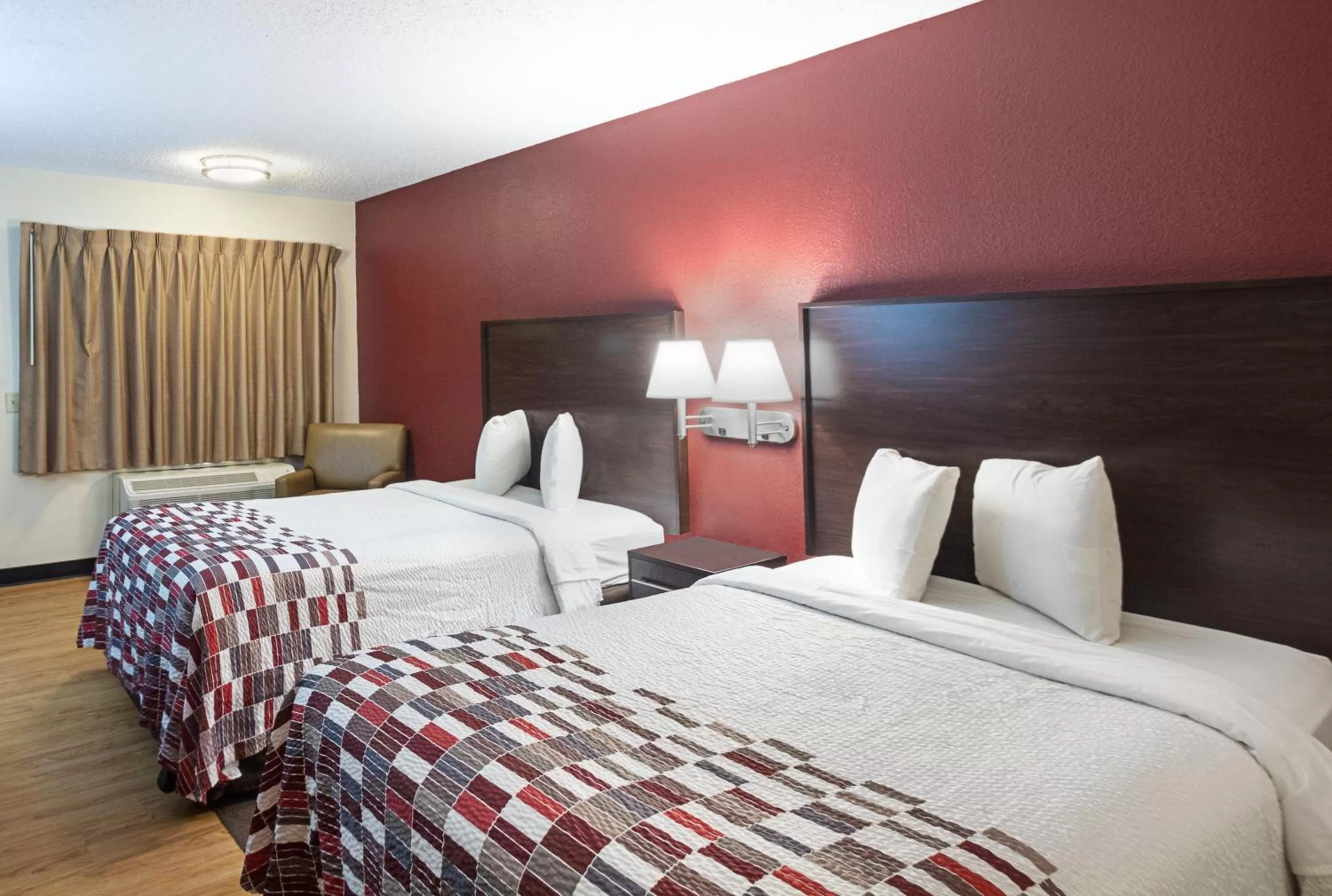 Deluxe Room with Two Double Beds Disability Access Roll-In Shower Non-Smoking in Red Roof Inn Cincinnati East - Beechmont