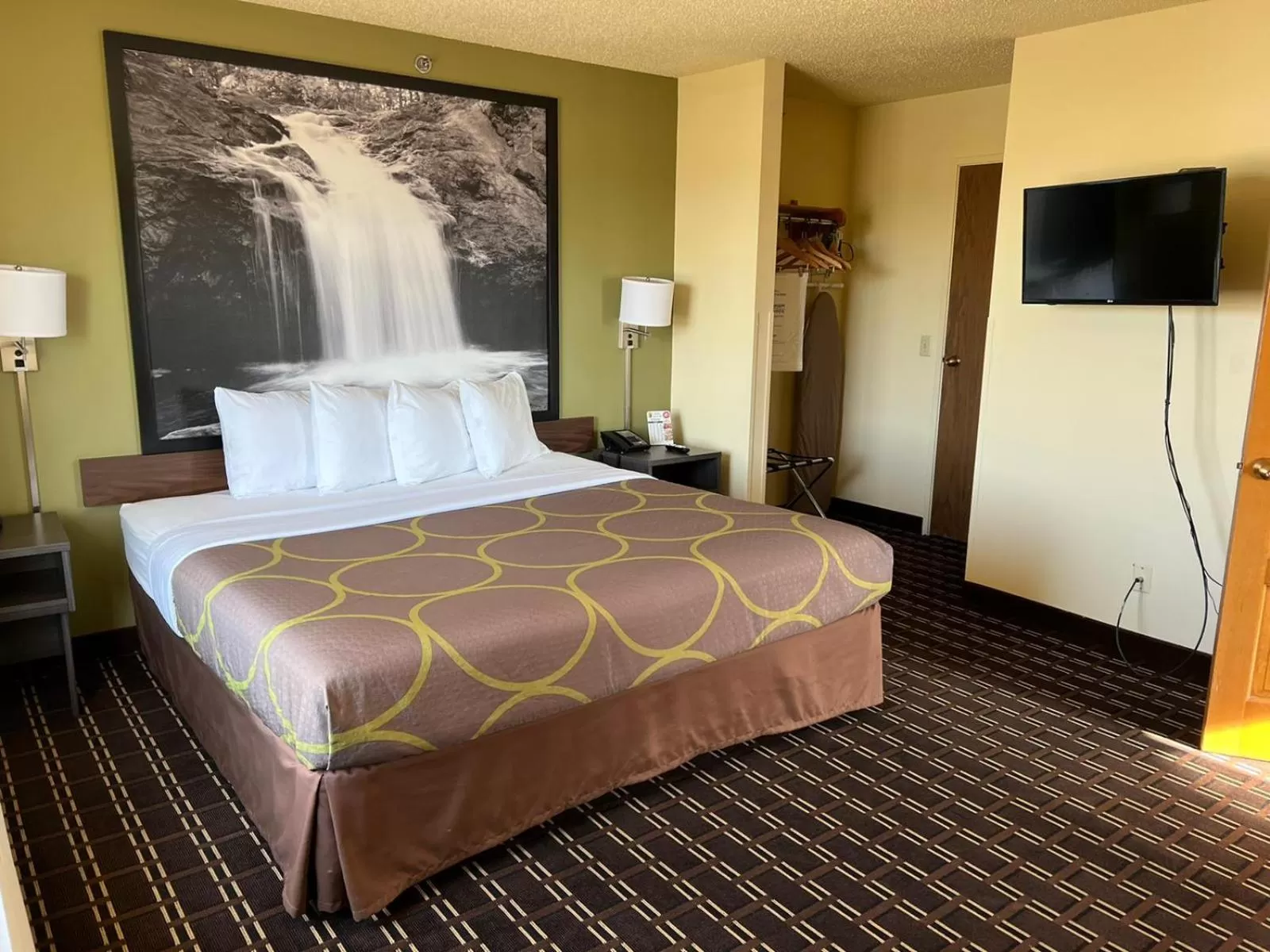 One-Bedroom King Suite - Non-Smoking in Super 8 by Wyndham Watertown WI
