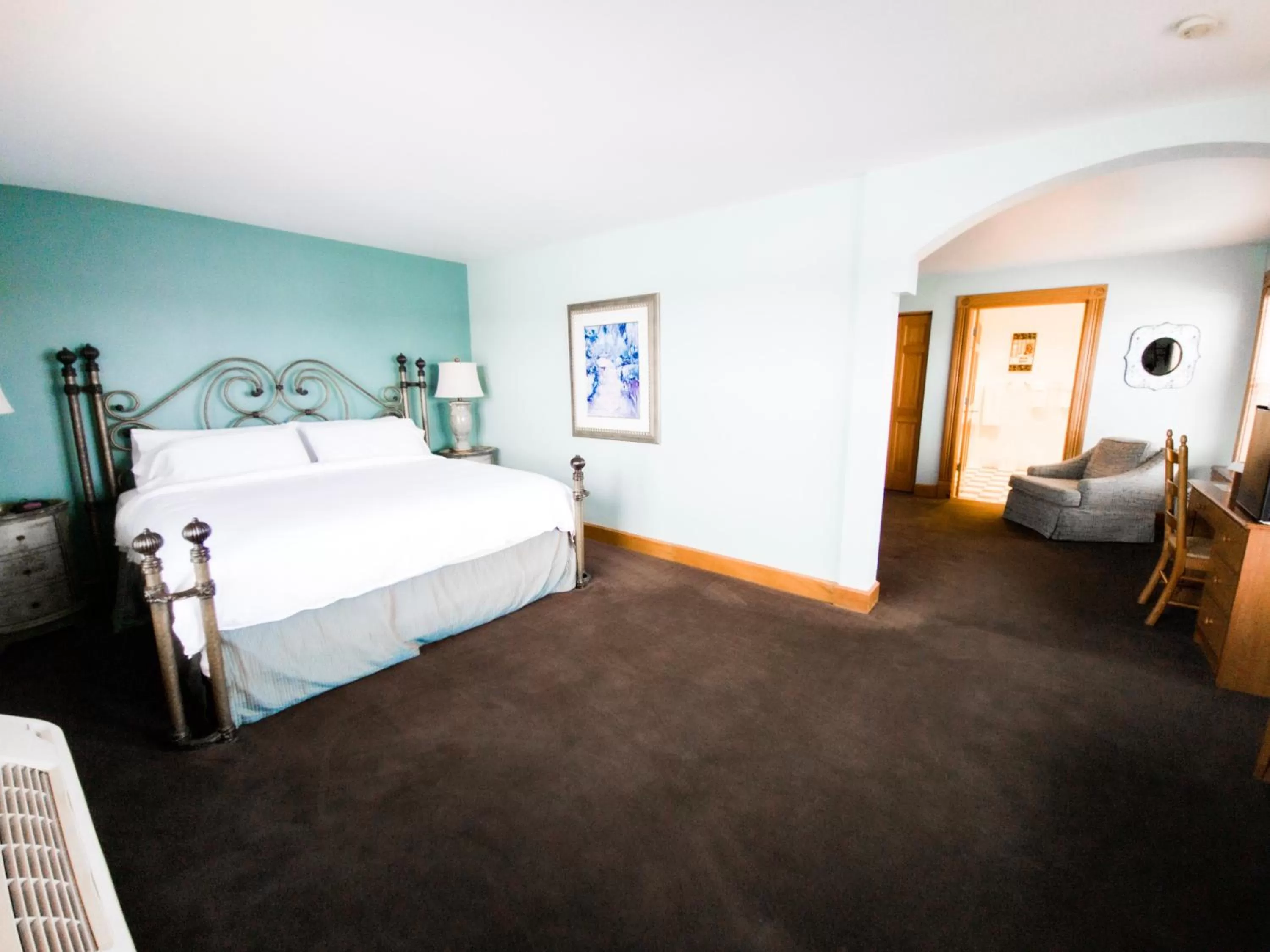 Deluxe King Suite in Nuk's Executive Suites