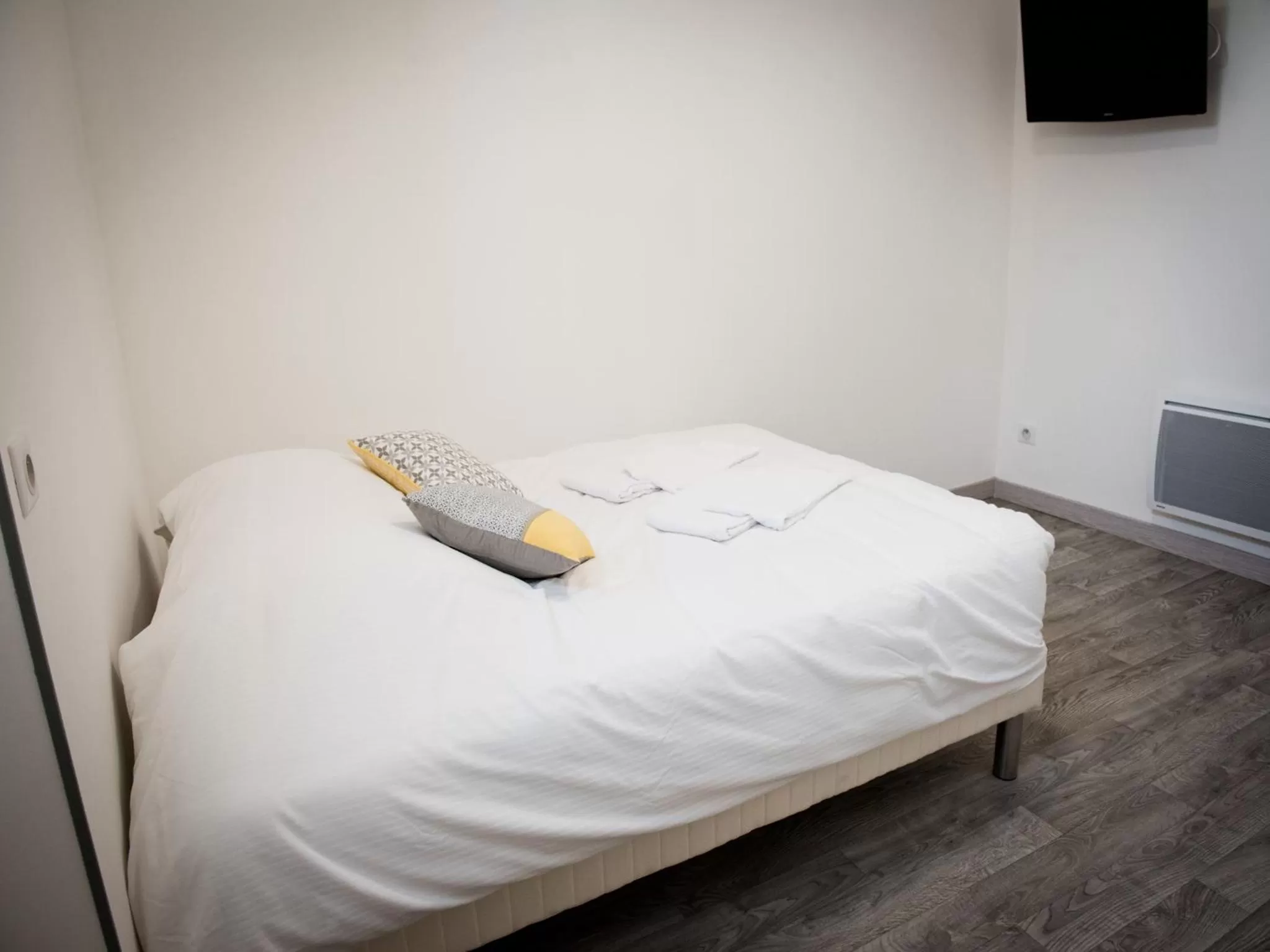 Double Room in Logis Hotel Restaurant Le Relais Fleuri