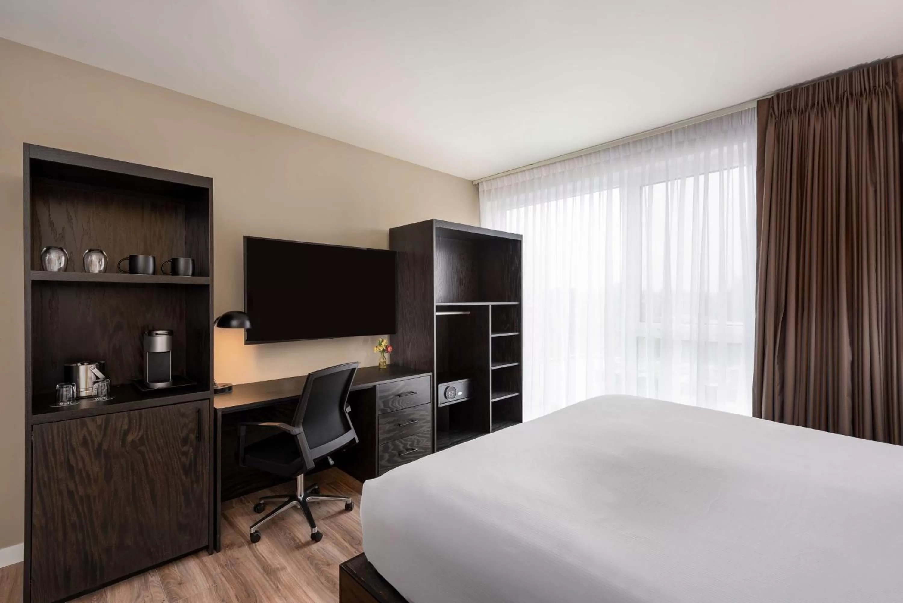 King Room in Holman Riverfront Park Hotel Salem, Tapestry By Hilton