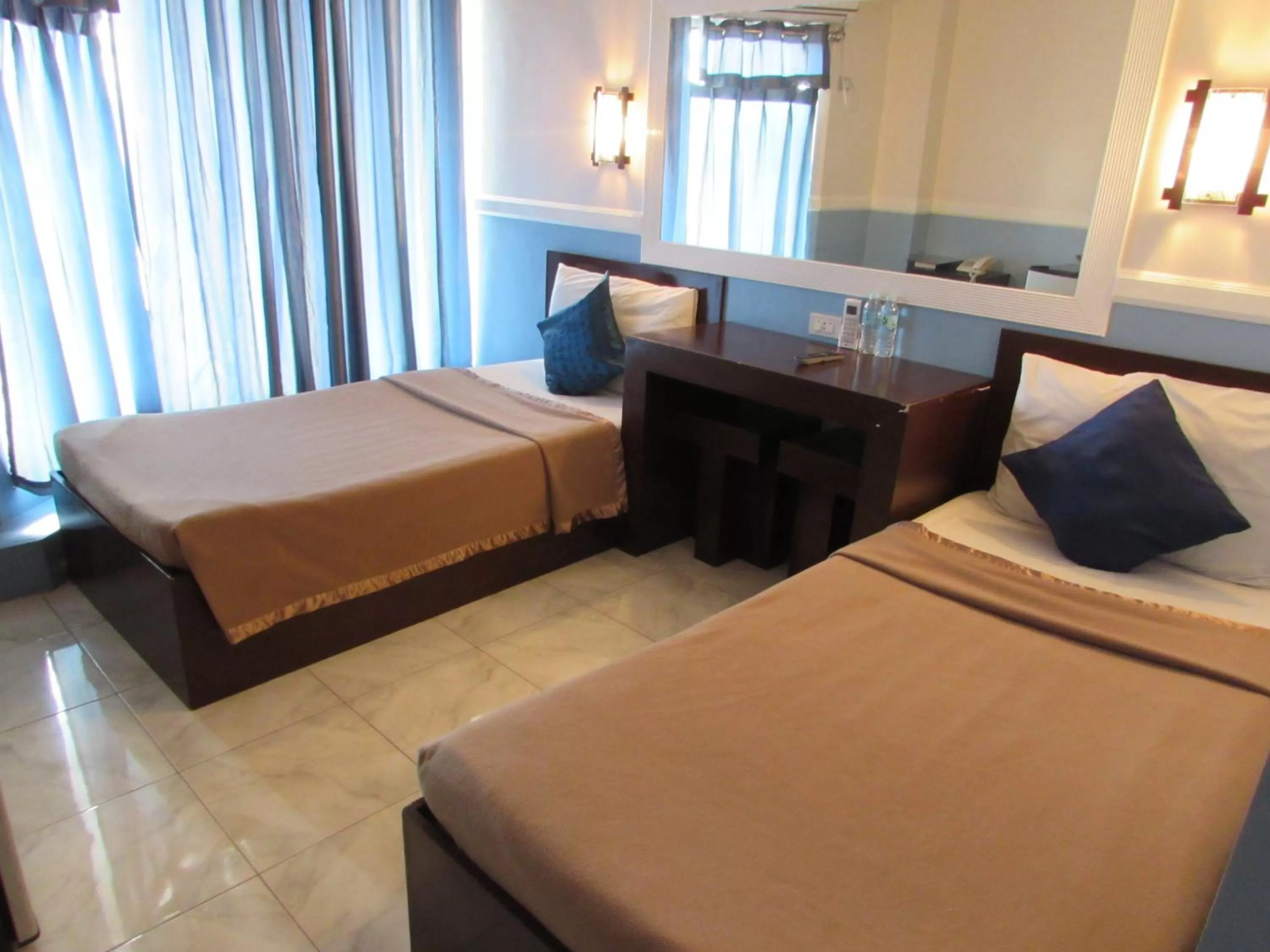 Deluxe Twin Room in Oyster Plaza Hotel