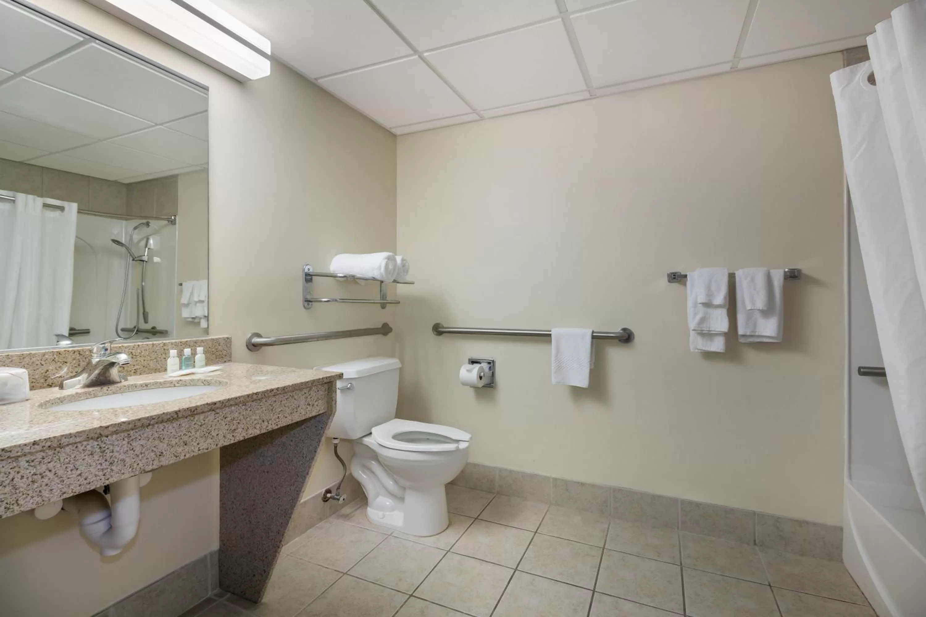 King Suite with Whirlpool - Non-smoking in Clarion Pointe Charleston - West Ashley