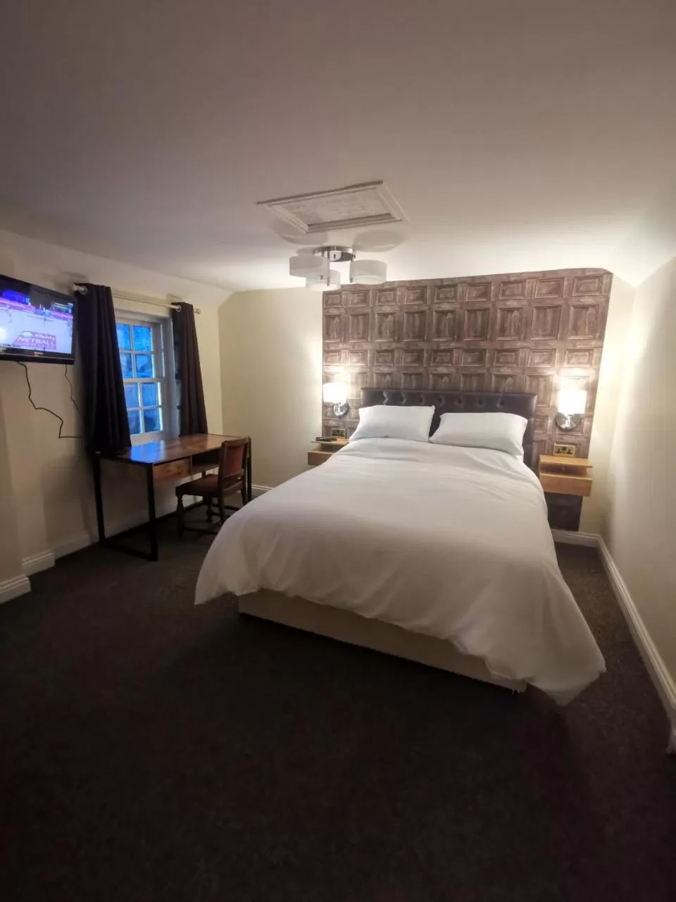 Superior Triple Room in The Redwell Inn