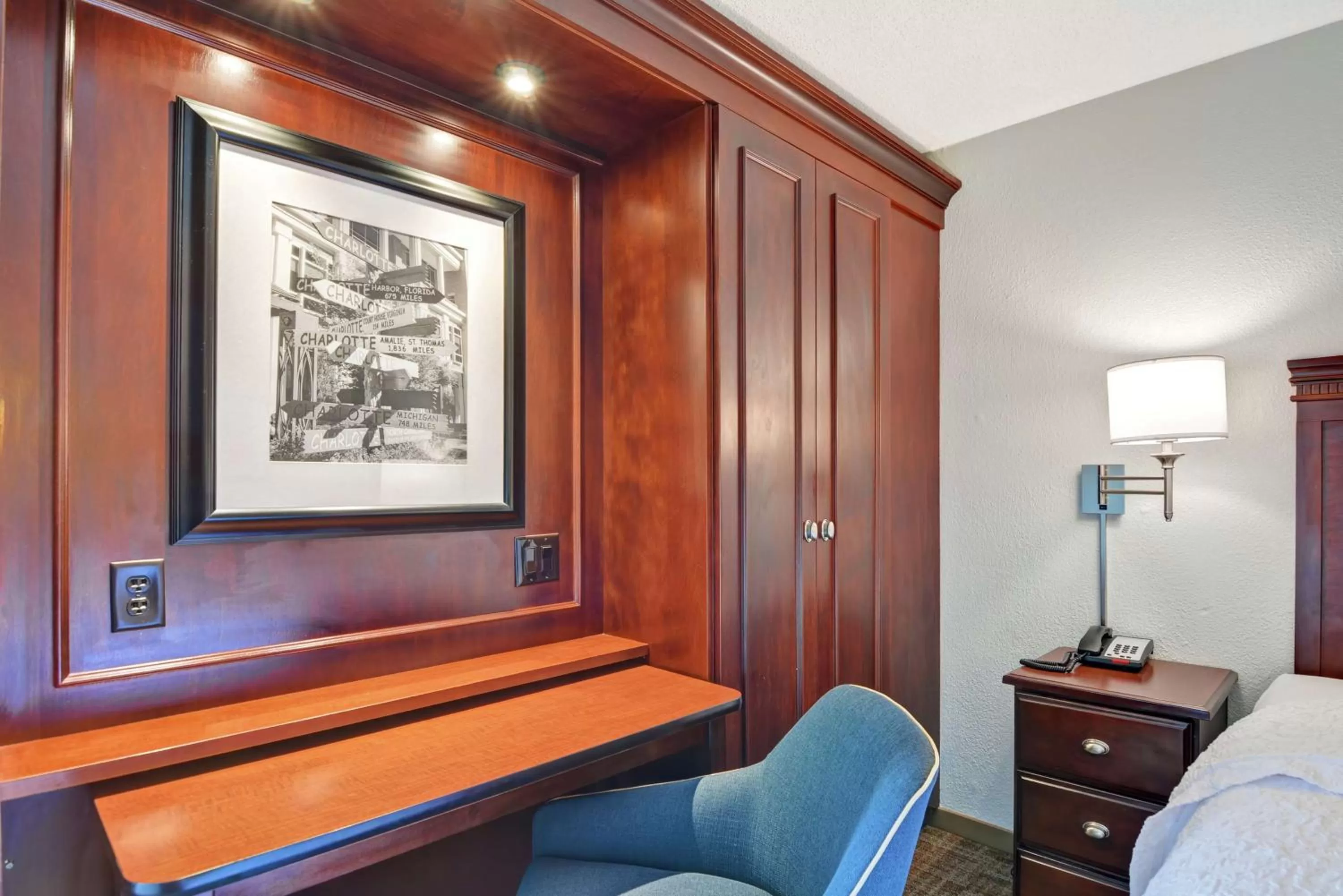 Queen Room with Roll in Shower  in Hampton Inn Charlotte-Gastonia