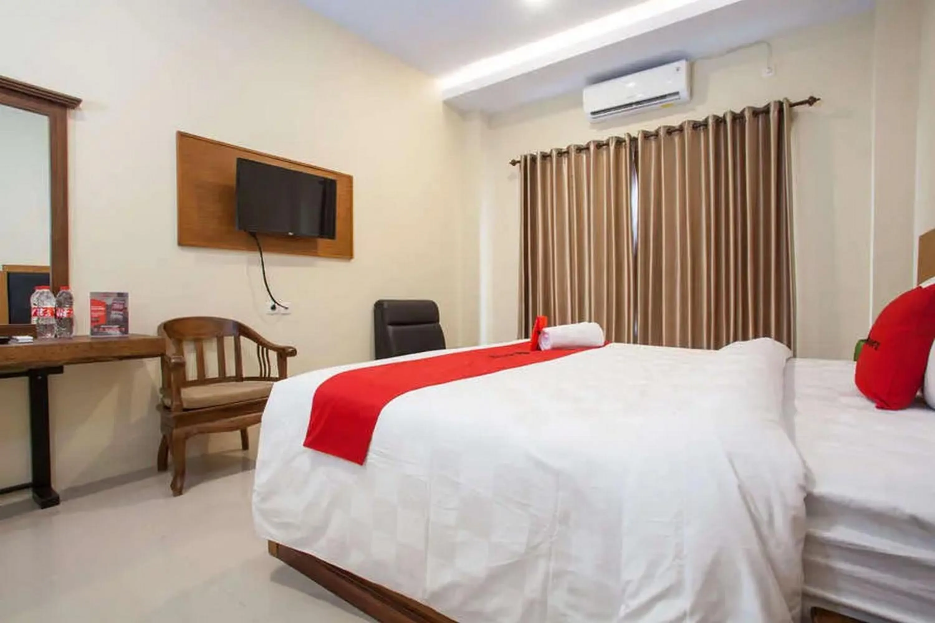 Double Room in RedDoorz Premium @ Jalan Cengkeh Malang