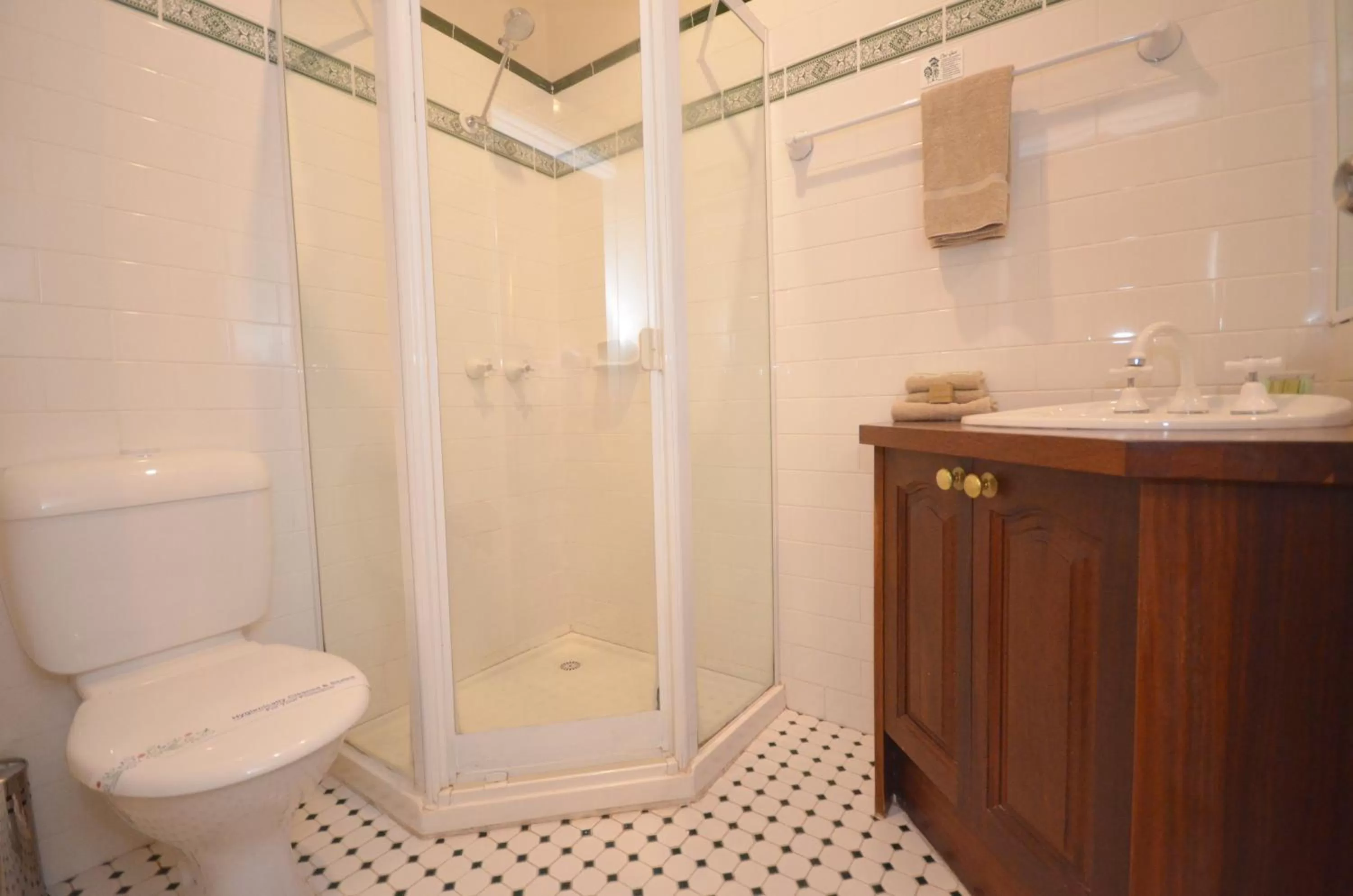 Queen Room in Central Springs Inn