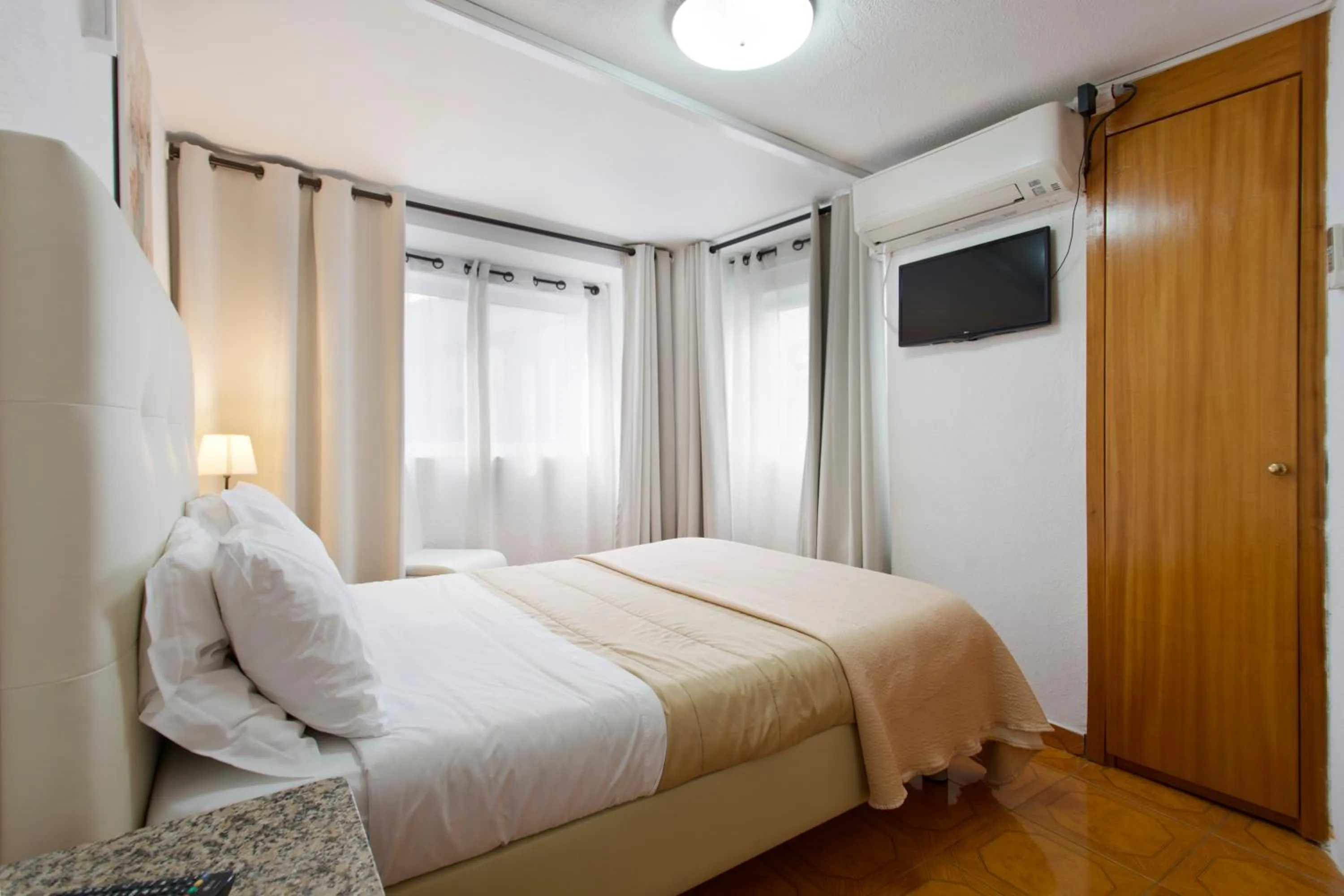 Double Room with Private Bathroom in Braganca Oporto