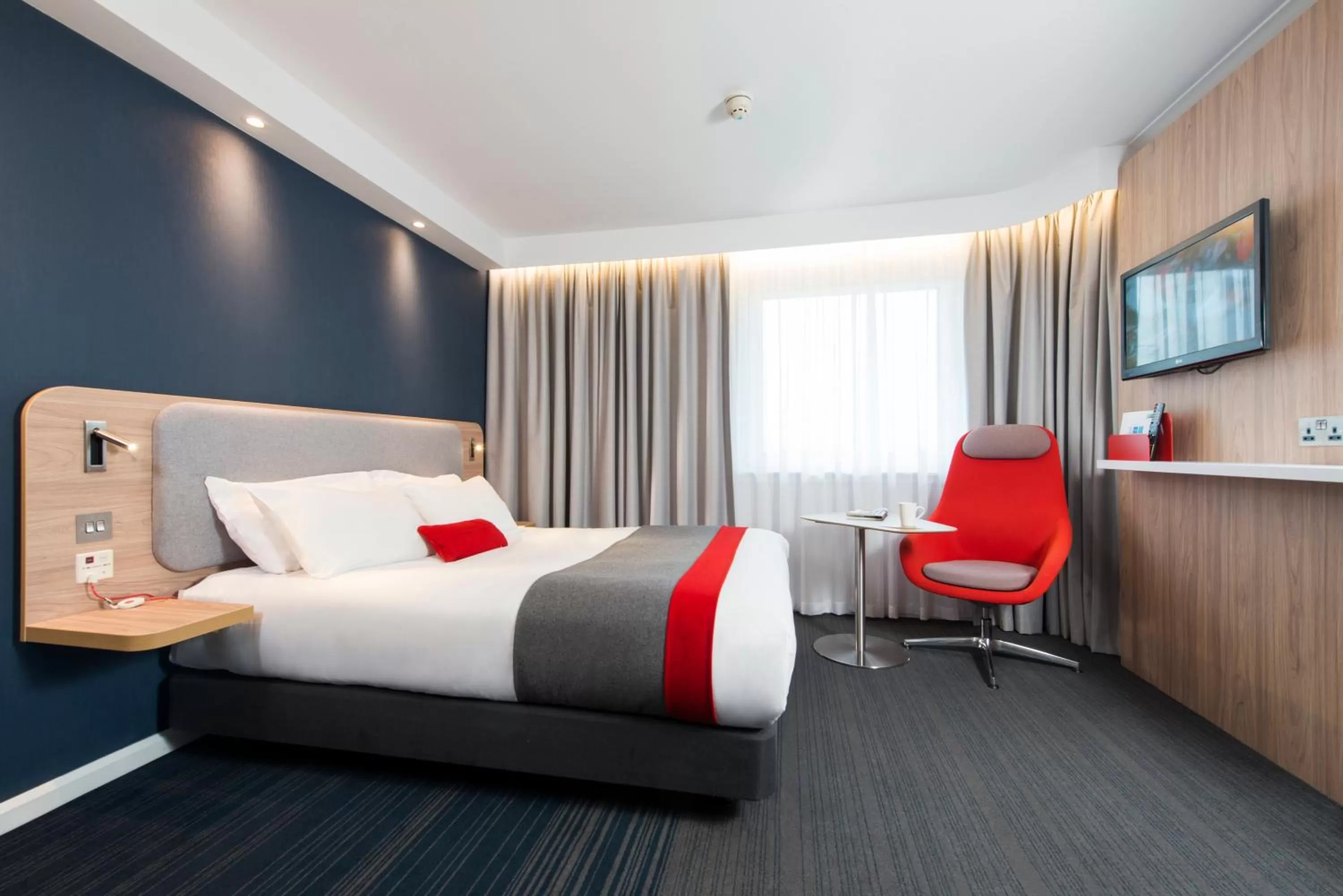Double Room with Free Hot Breakfast - Accessible in Holiday Inn Express London - Dartford by IHG