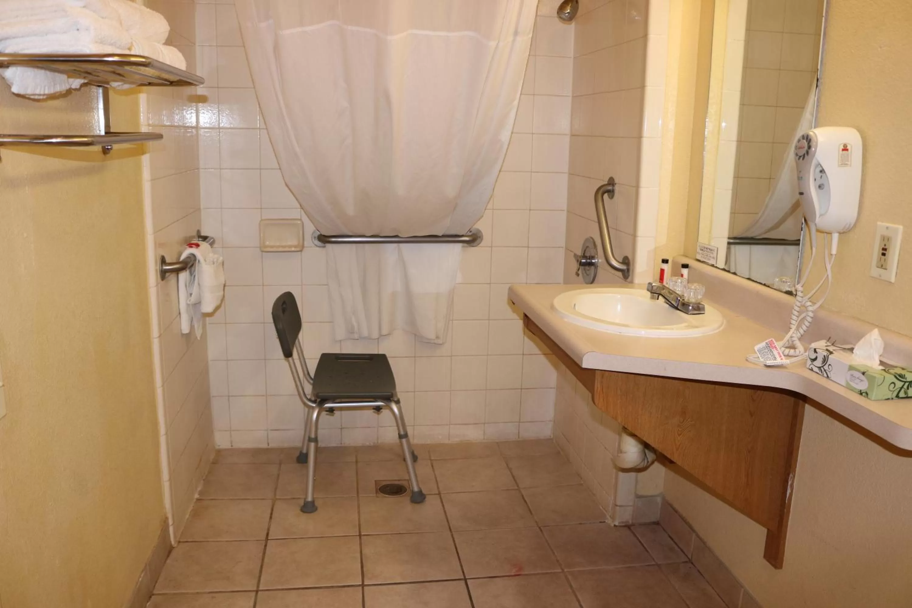 King Room - Disability Access/Non-Smoking in Days Inn by Wyndham Fresno South