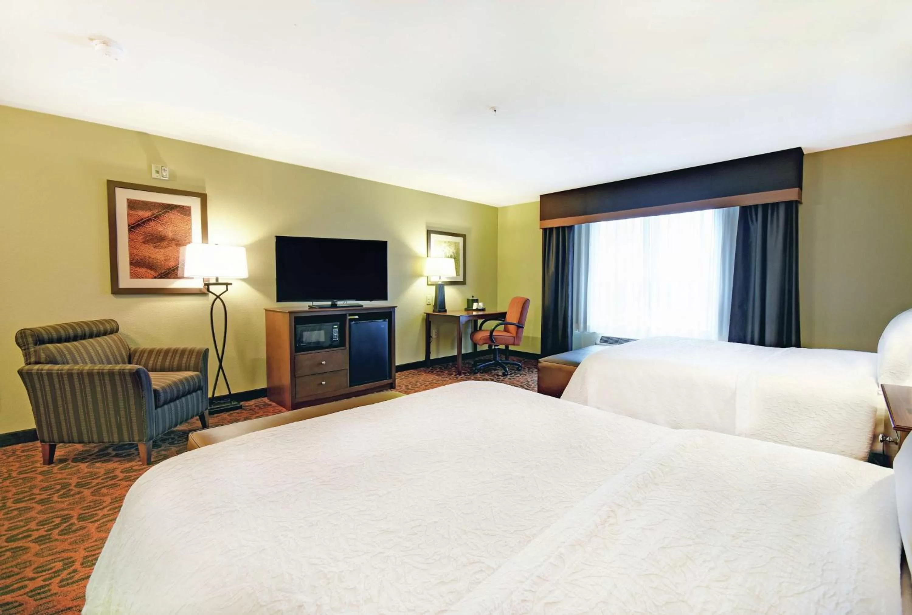 Queen Room with Two Queen Beds - Mobility and Hearing Access/Non-Smoking in Hampton Inn Beloit