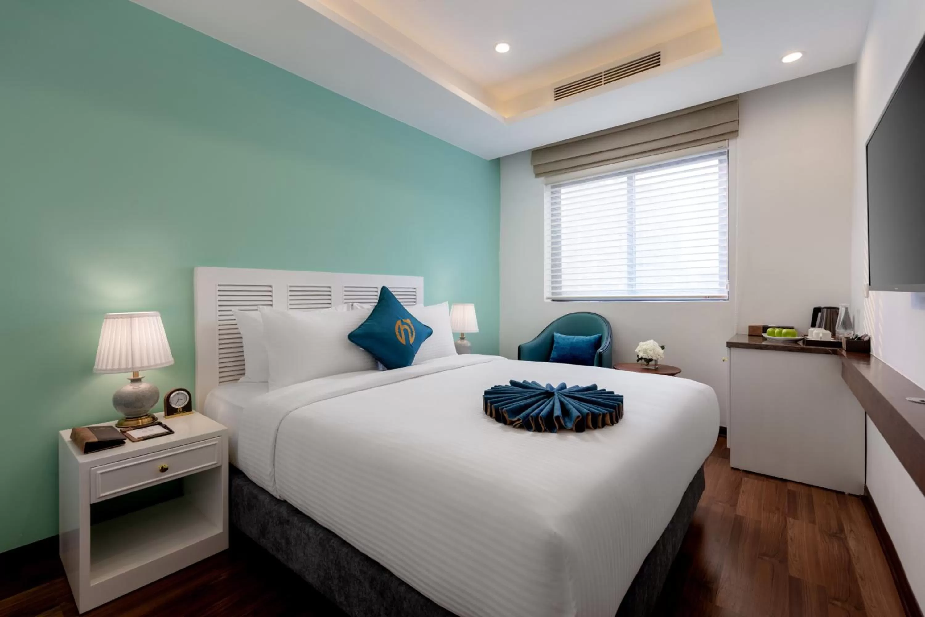 Premium Double with Window in Minasi HanoiOi Lakeside Hotel