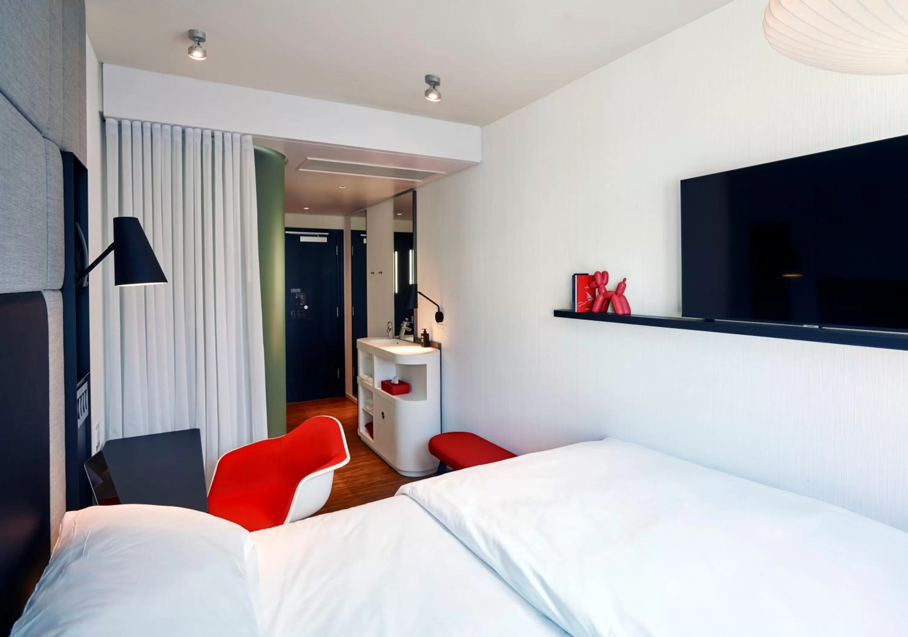 King Room - single occupancy in citizenM Los Angeles Downtown