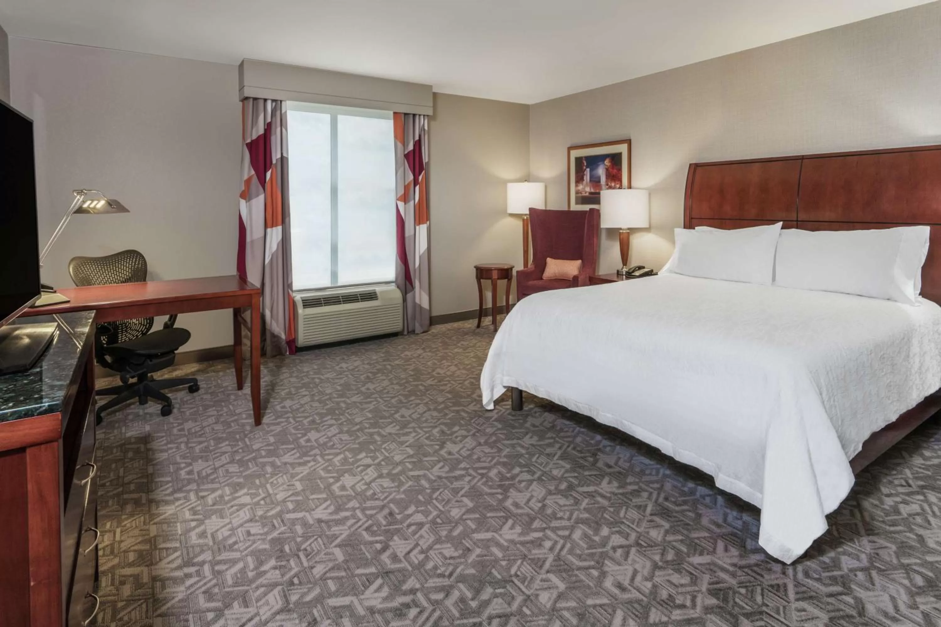 King Room with Bath Tub - Mobility and Hearing Accessible in Hilton Garden Inn Blacksburg University