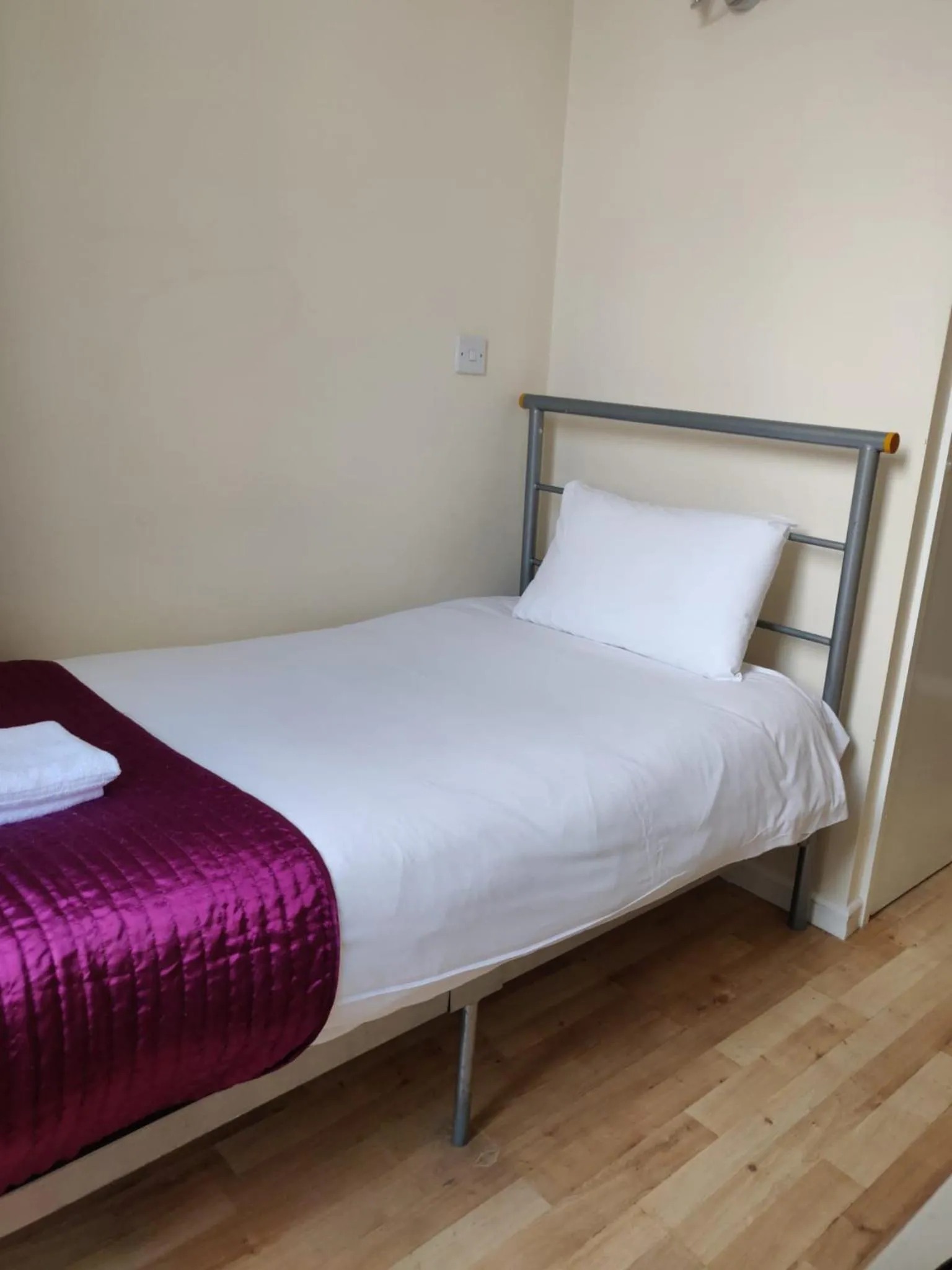 Single Room with Private Bathroom in Kings Cross Hotel London