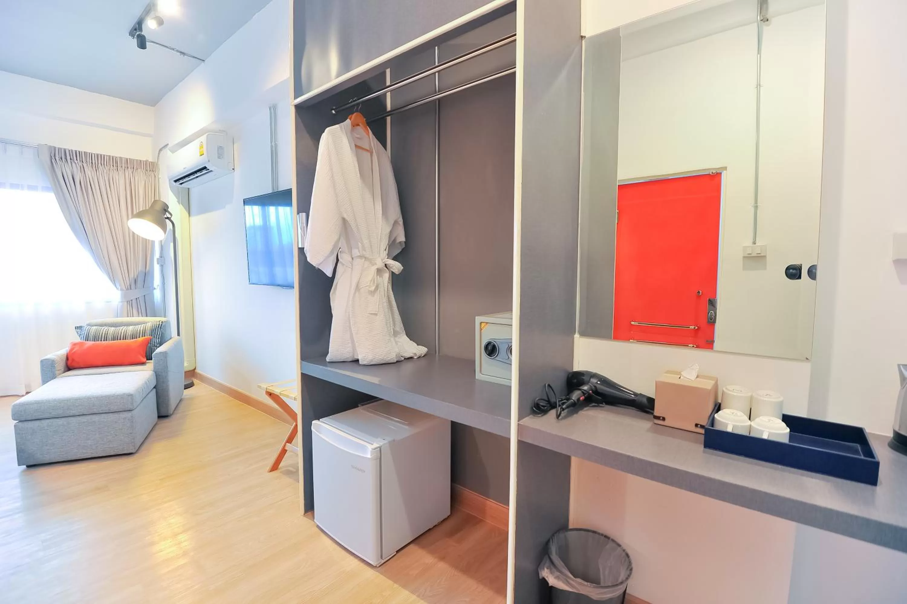 Deluxe Double or Twin Room with Sea View in 7 Days Premium Hotel Pattaya