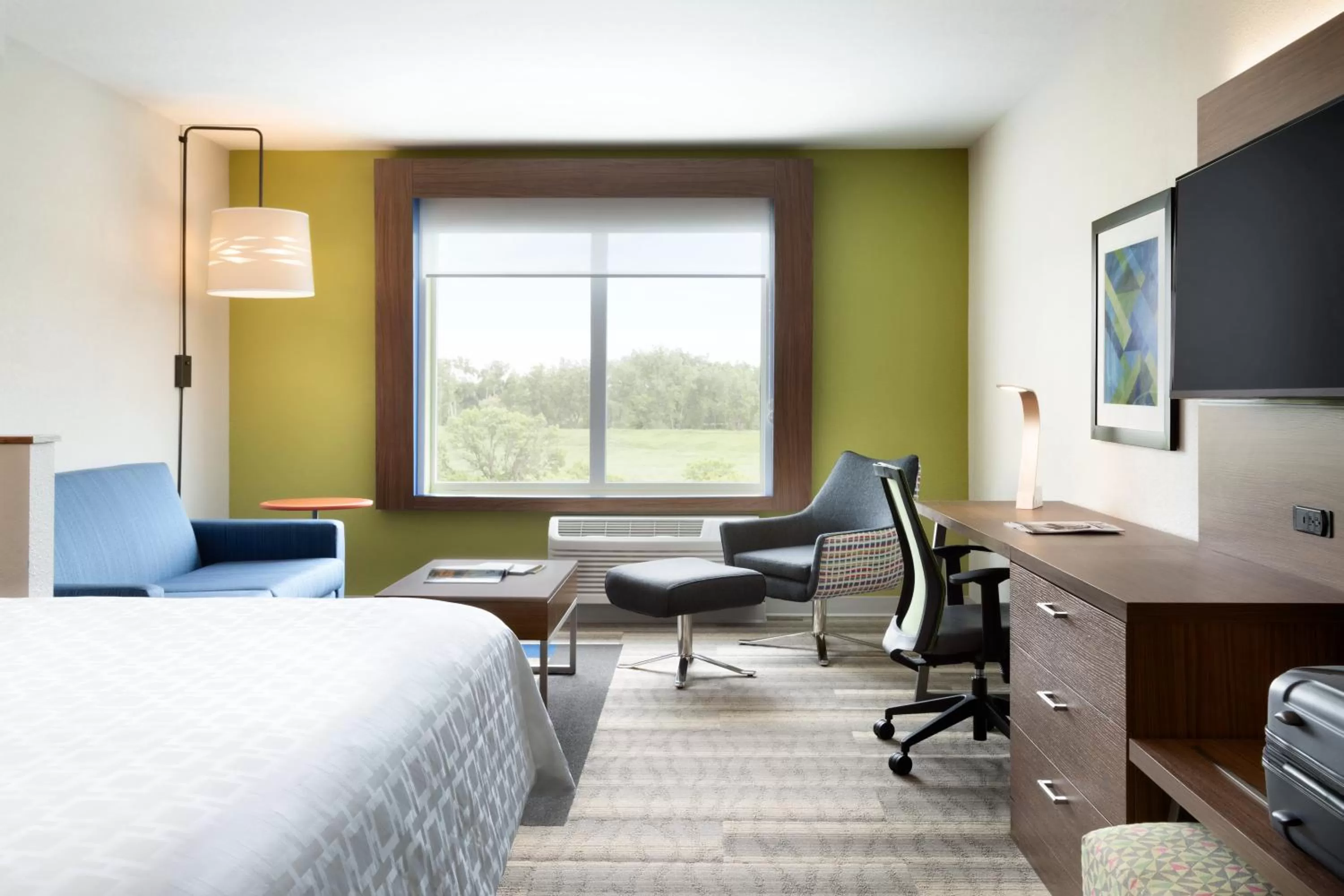 King Suite with Roll-in Shower - Mobility Access in Holiday Inn Express & Suites Clear Spring by IHG