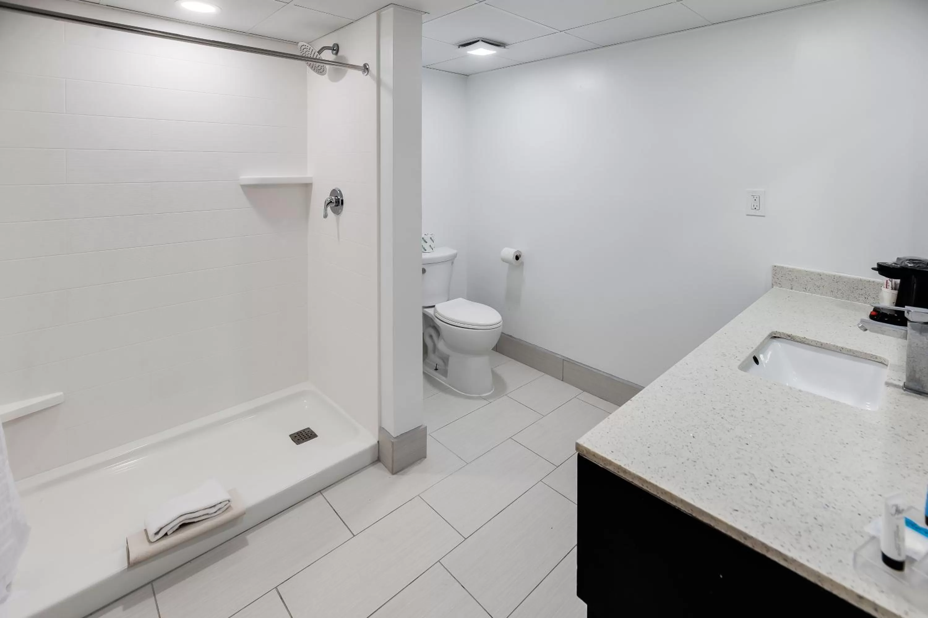  Two-Room Suite, two king beds, nonsmoking,kitchen, 1 room has a ocean view, side view, the second room has the kitchen with no view in Blu Atlantic Hotel & Suites