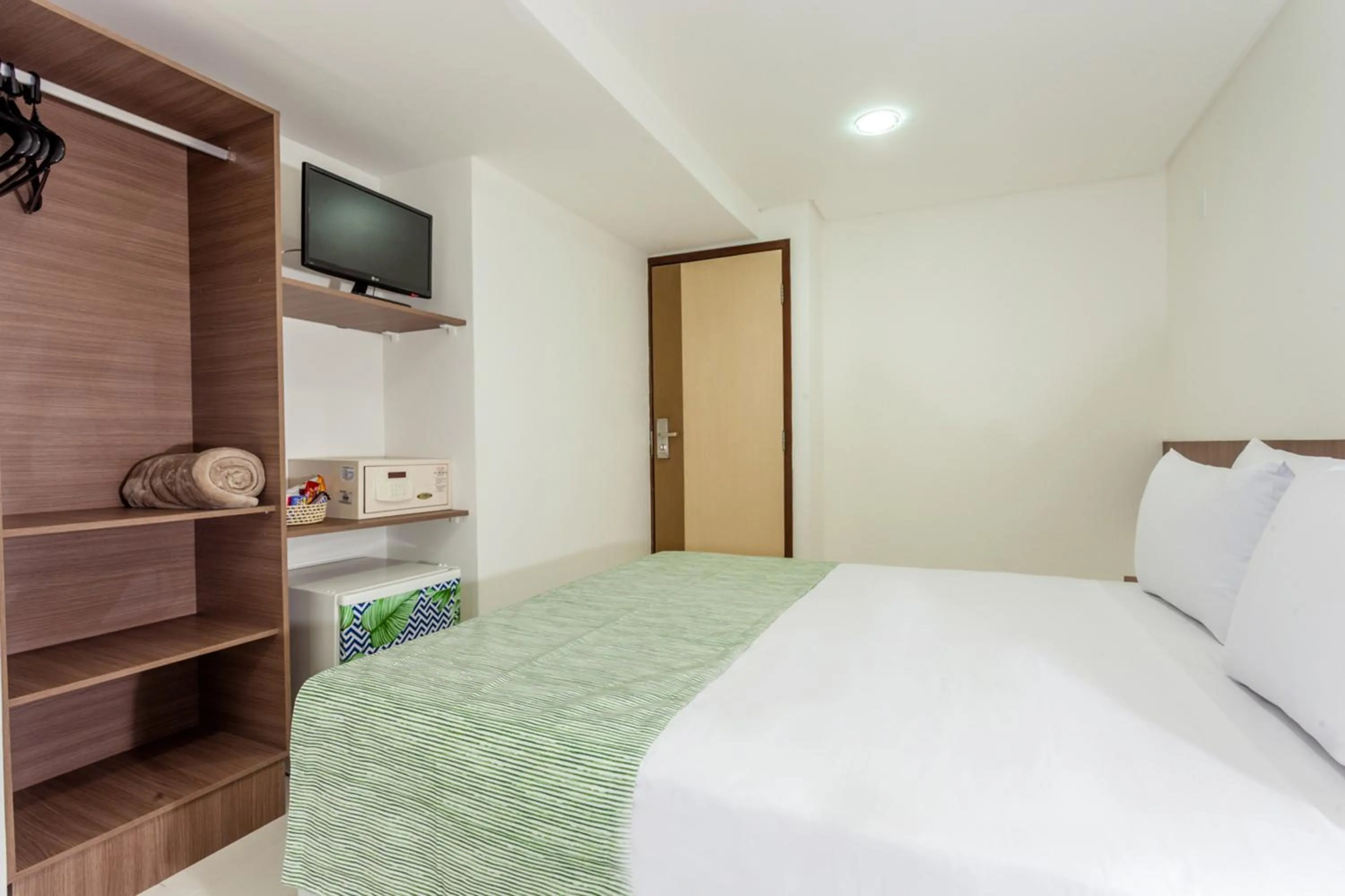 Family Room with Side Sea View in João Pessoa Hplus Beach