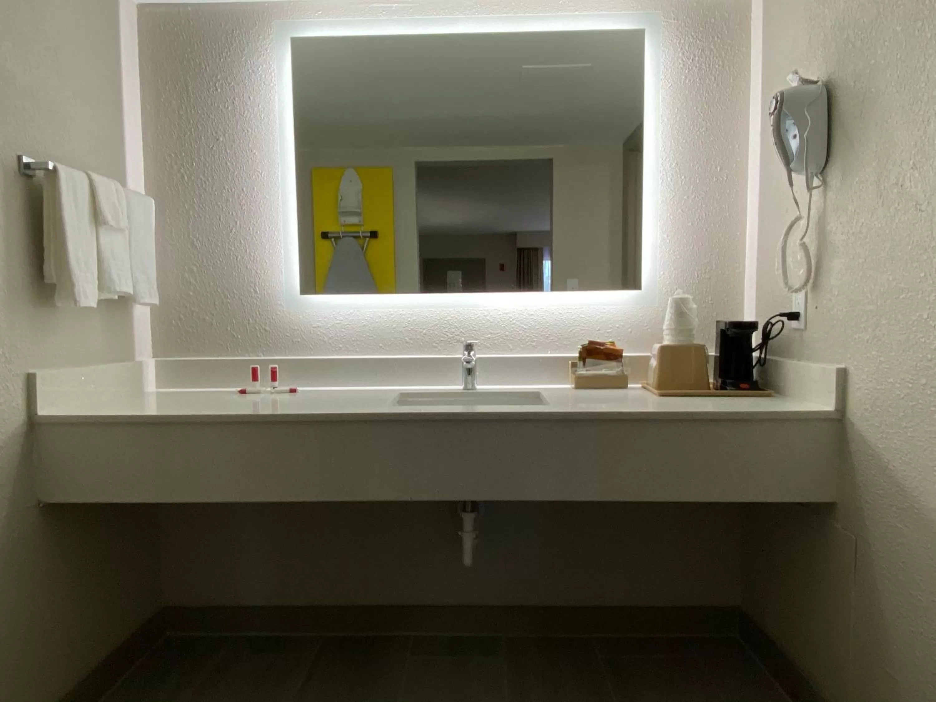 King Room - Smoking  in Days Inn by Wyndham Newnan