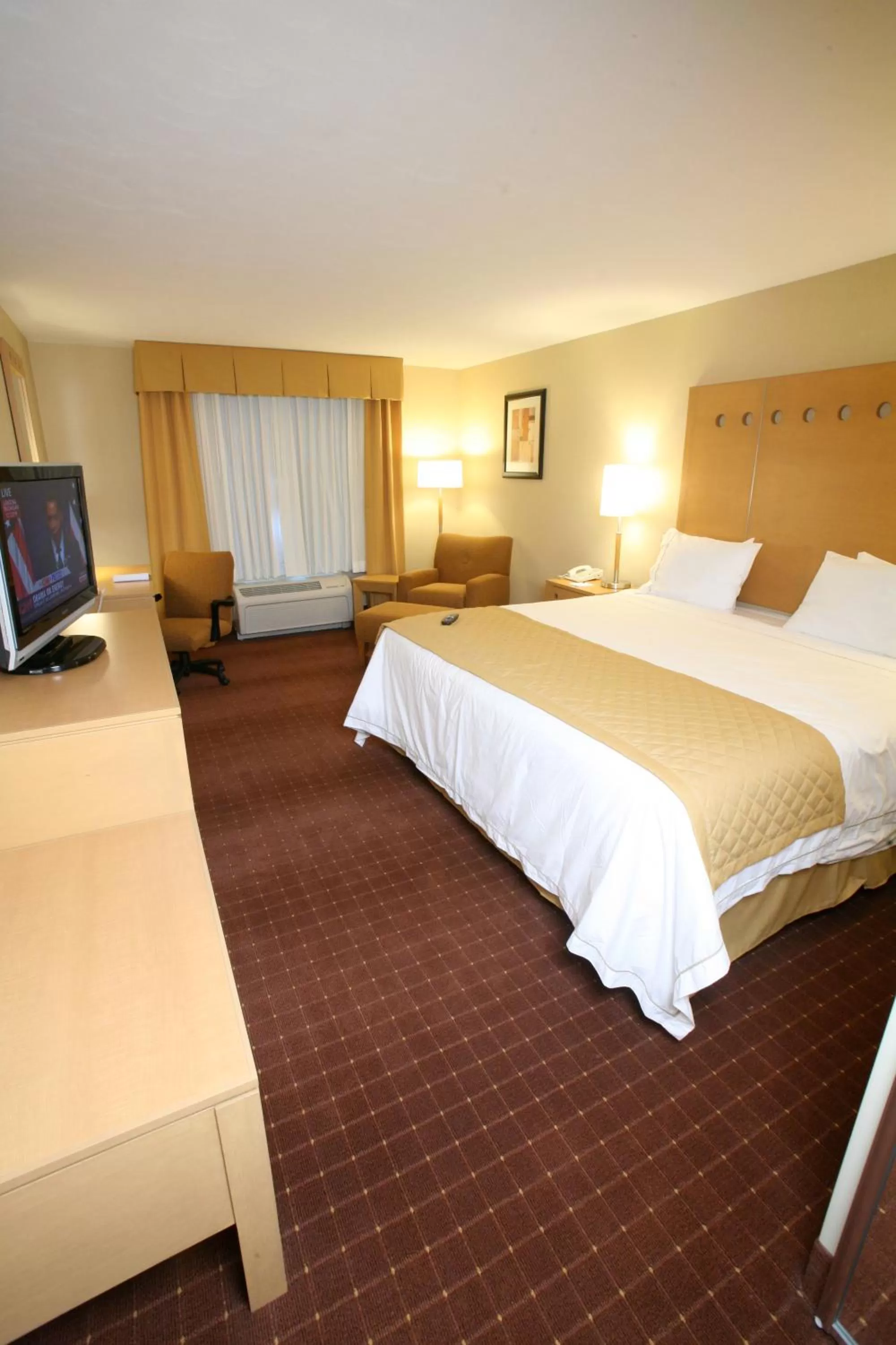 King Room - Mobility Accessible  in Holiday Inn Express Saltillo Zona Aeropuerto by IHG