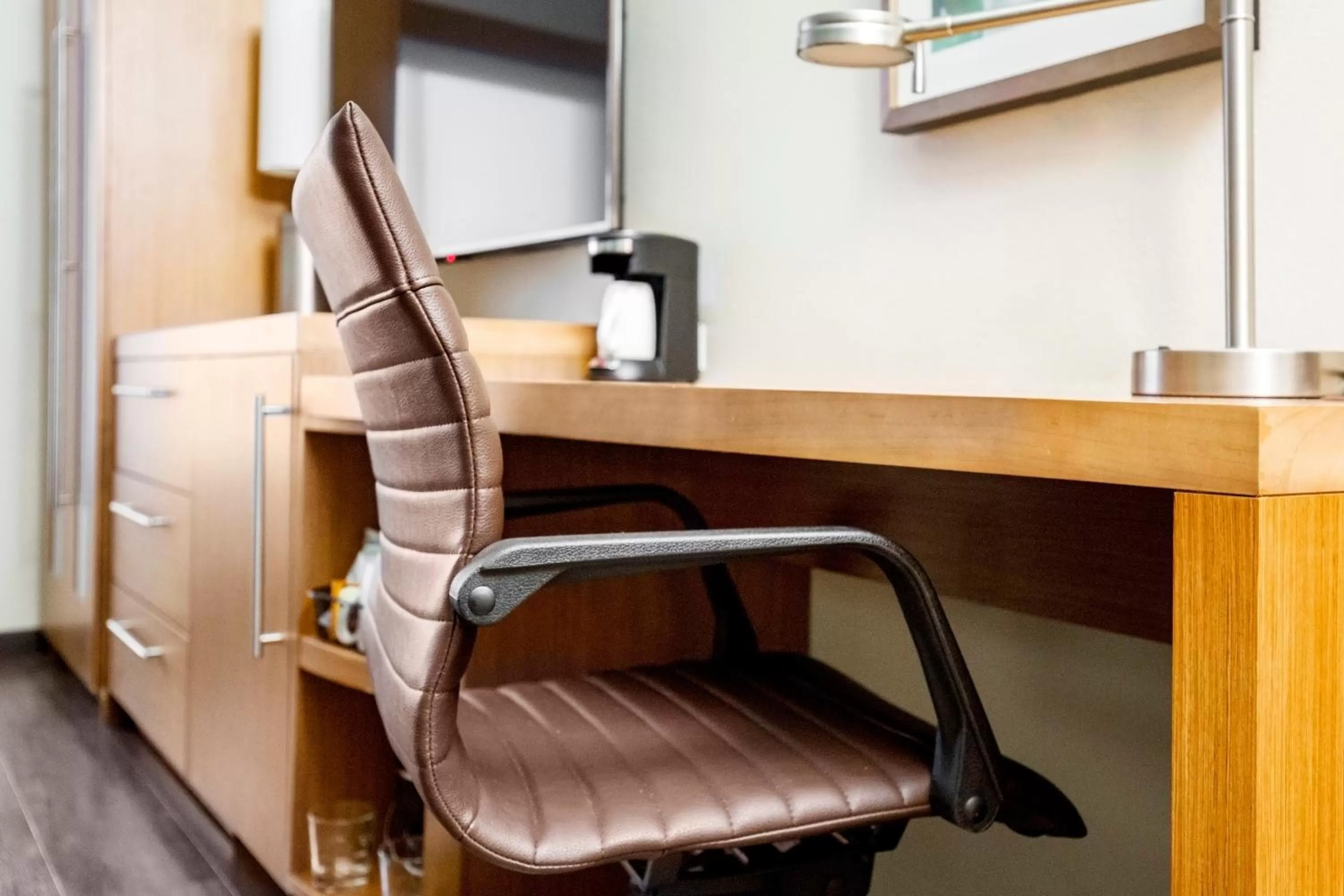 King Room with Roll-In Shower - Disability Access in Hyatt Place Waco - South