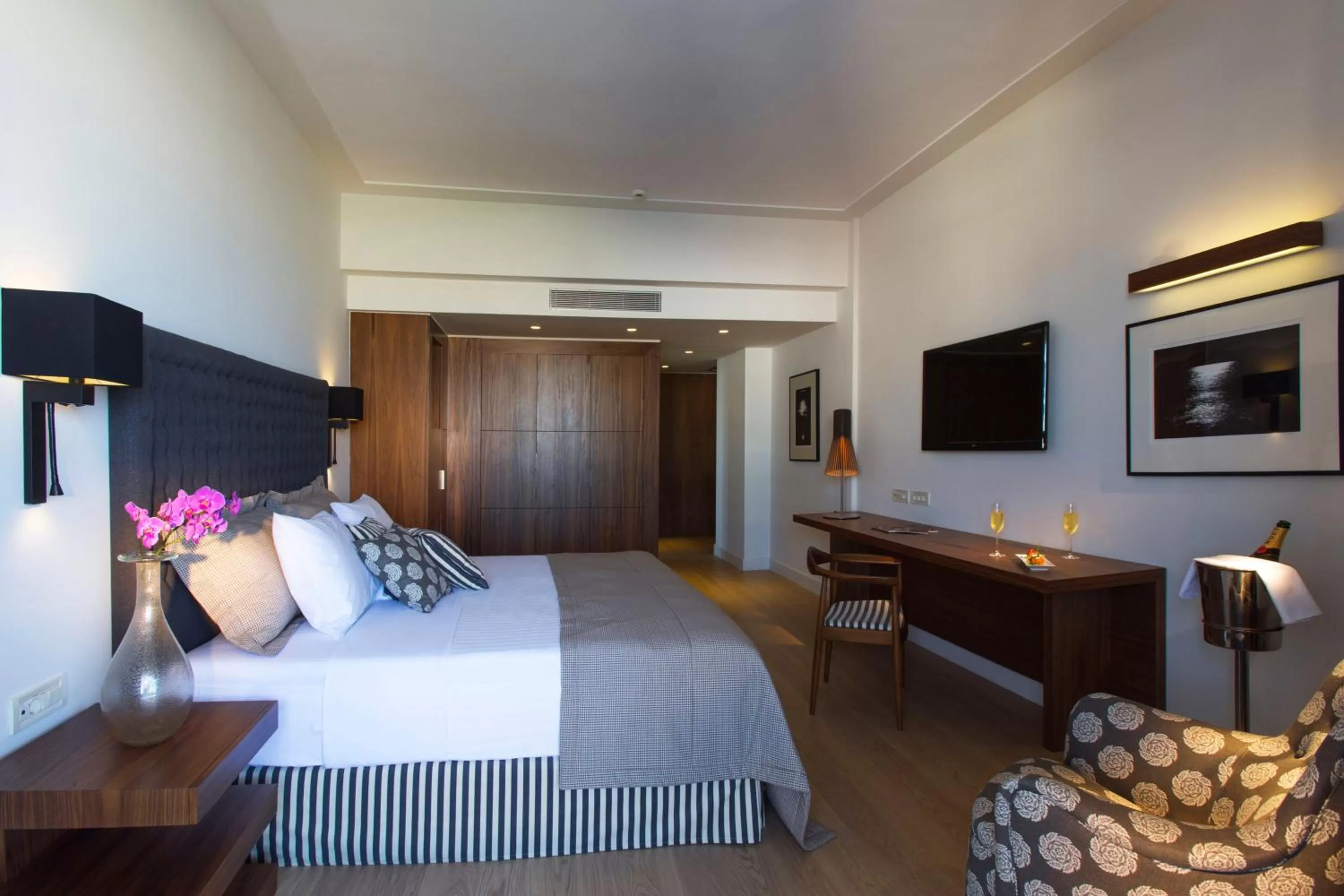 Junior Suite Harbor View in Aquila Atlantis Hotel