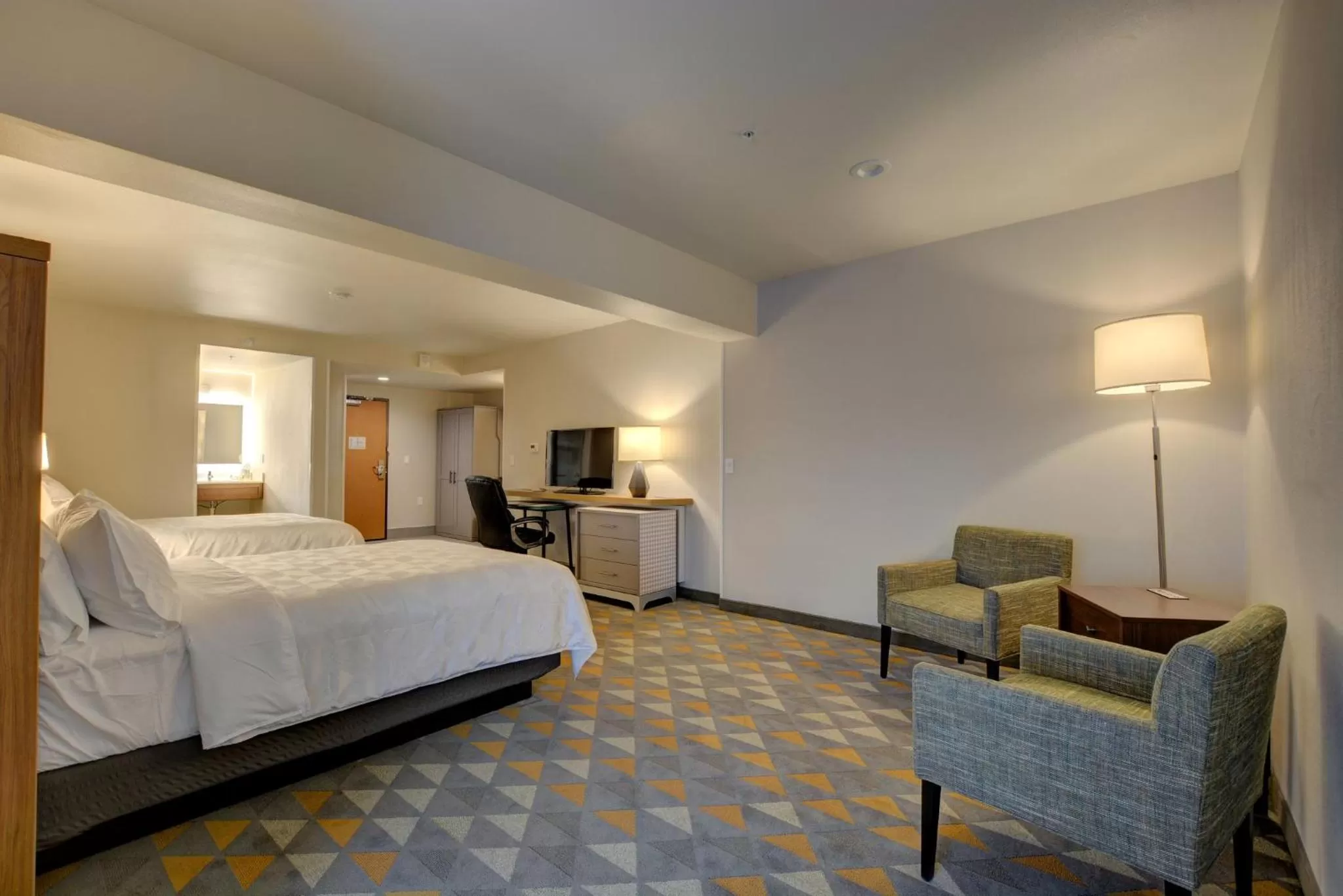 Standard Queen Room with Two Queen Beds and Roll-In Shower - Mobility Access in Holiday Inn - Salem by IHG