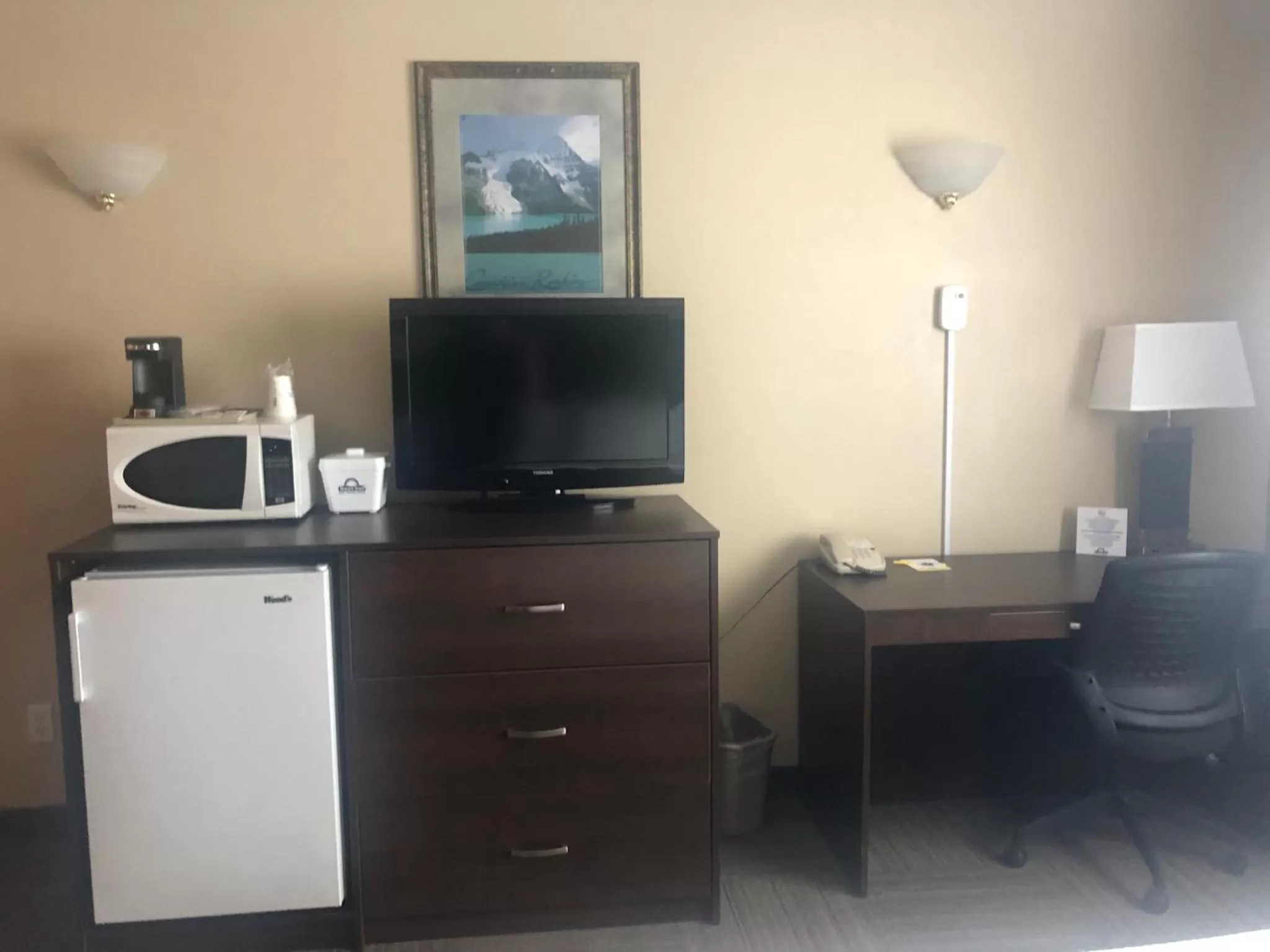Queen Room - Non-Smoking - Not Pet Friendly in Days Inn by Wyndham Hinton