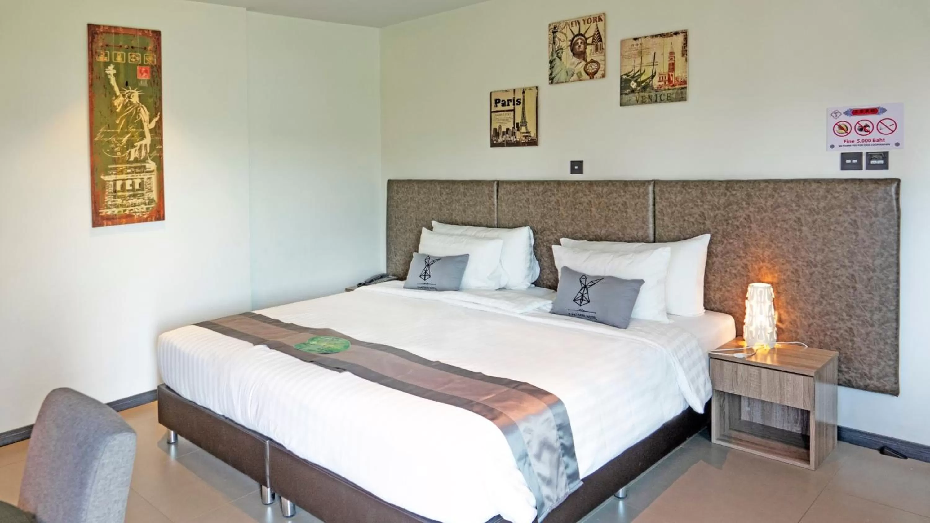 Deluxe Double Room in SureStay Plus by Best Western T Pattaya
