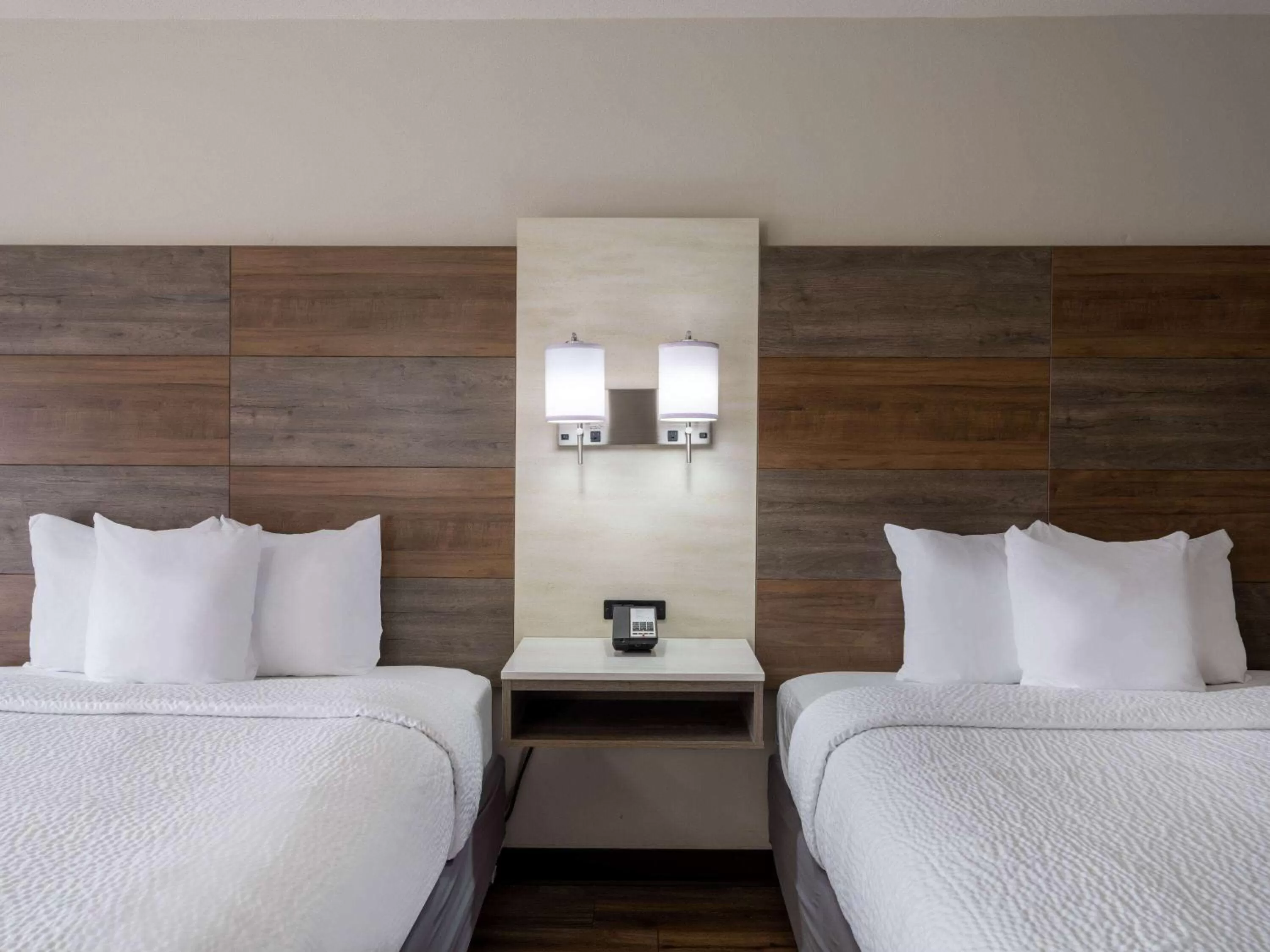 Queen Room with Two Queen Beds, Mobility Access and Bathtub with Grab Bars, Non-Smoking in Days Inn by Wyndham Clemson