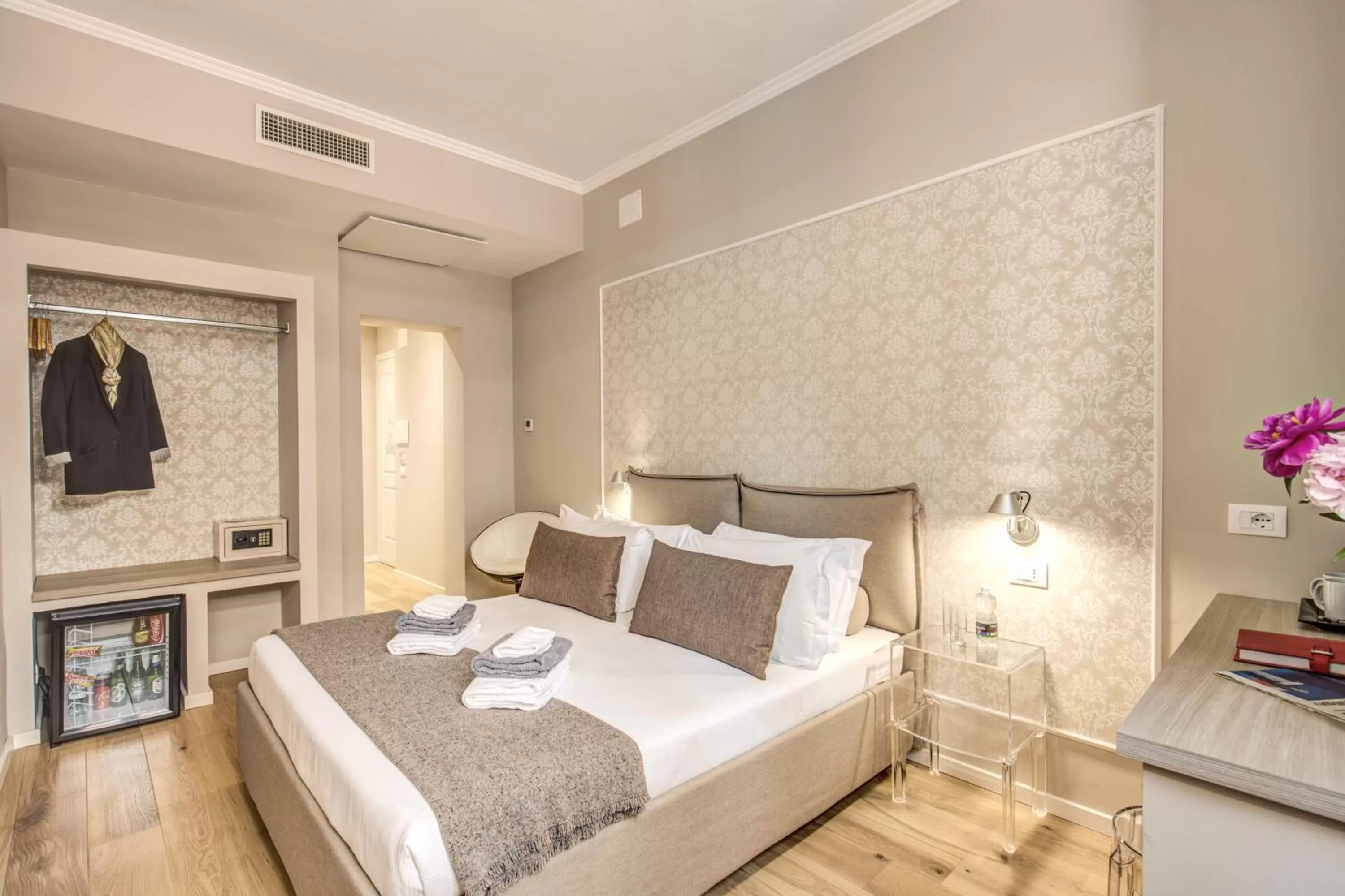 Standard Double Room in The Spanish Suite Via di Ripetta