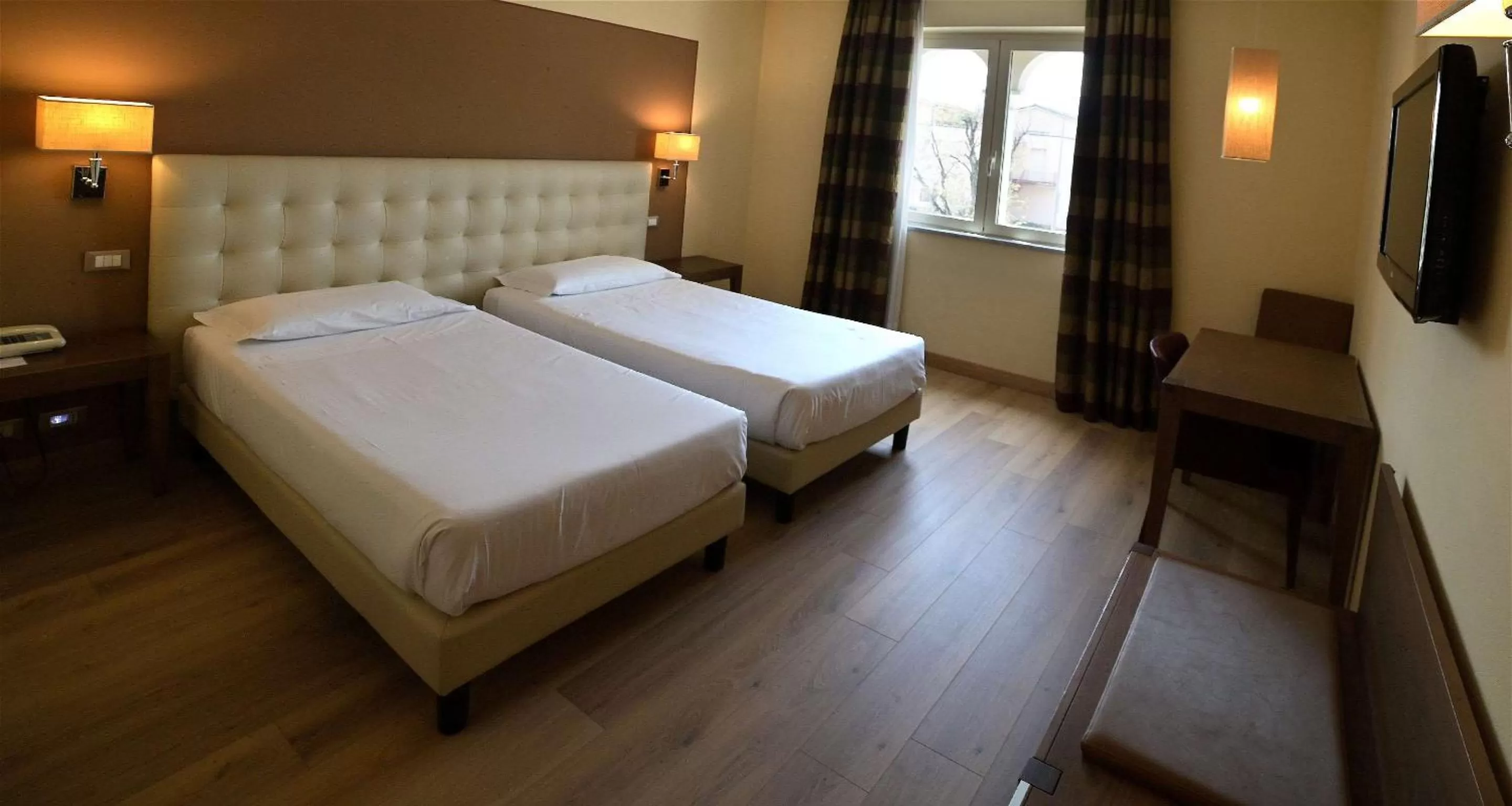 Classic Twin Room in Best Western Grand Hotel Guinigi